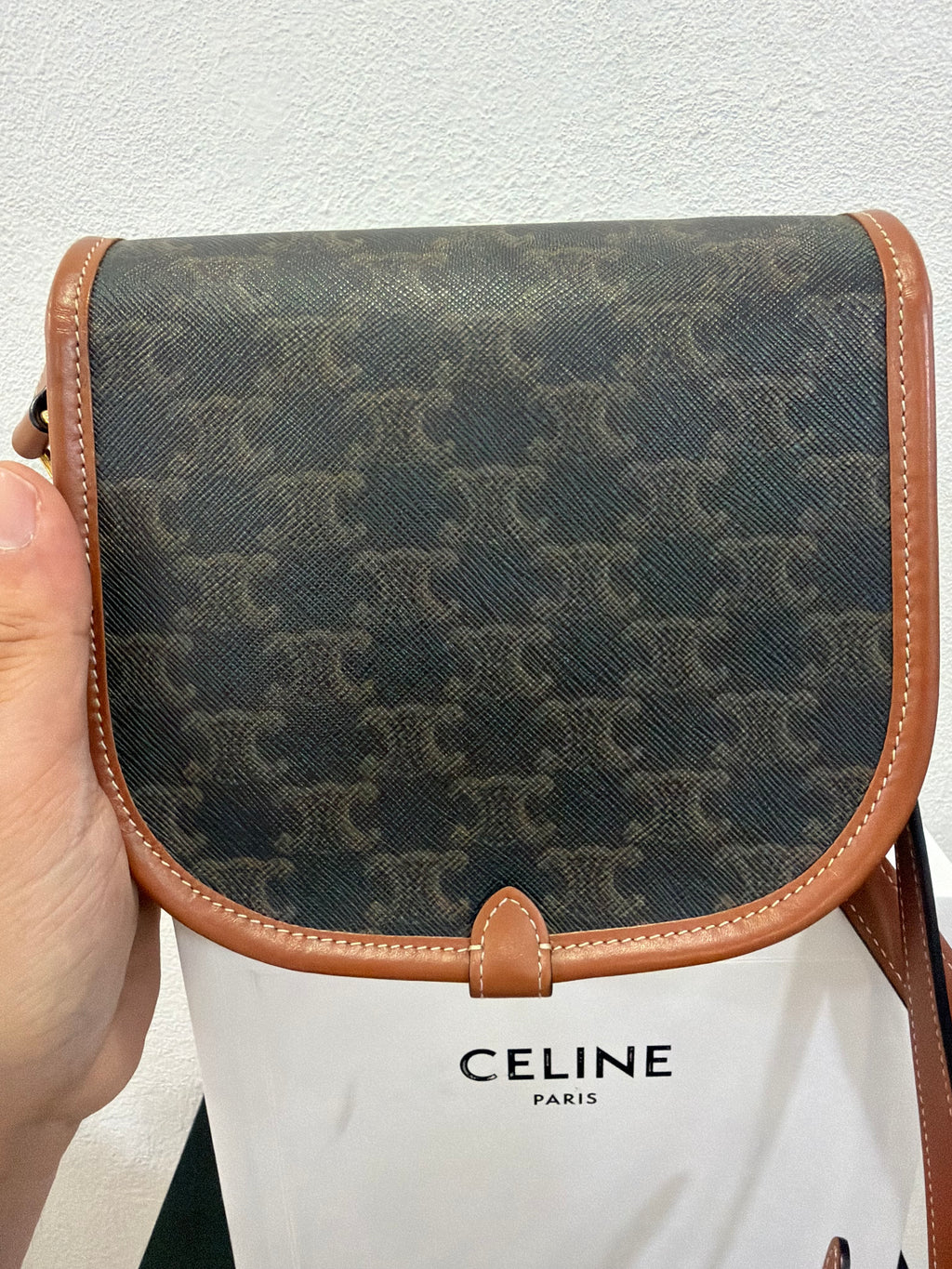 Celine Folco in tela Triomphe