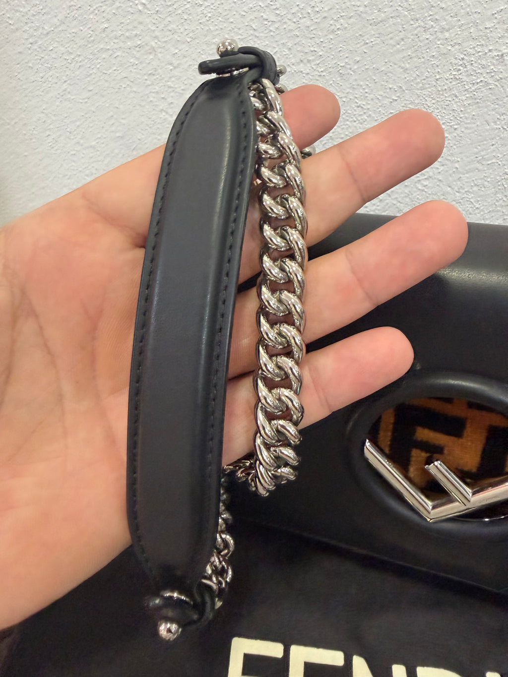 Fendi Kan I in pelle nera e velluto FF