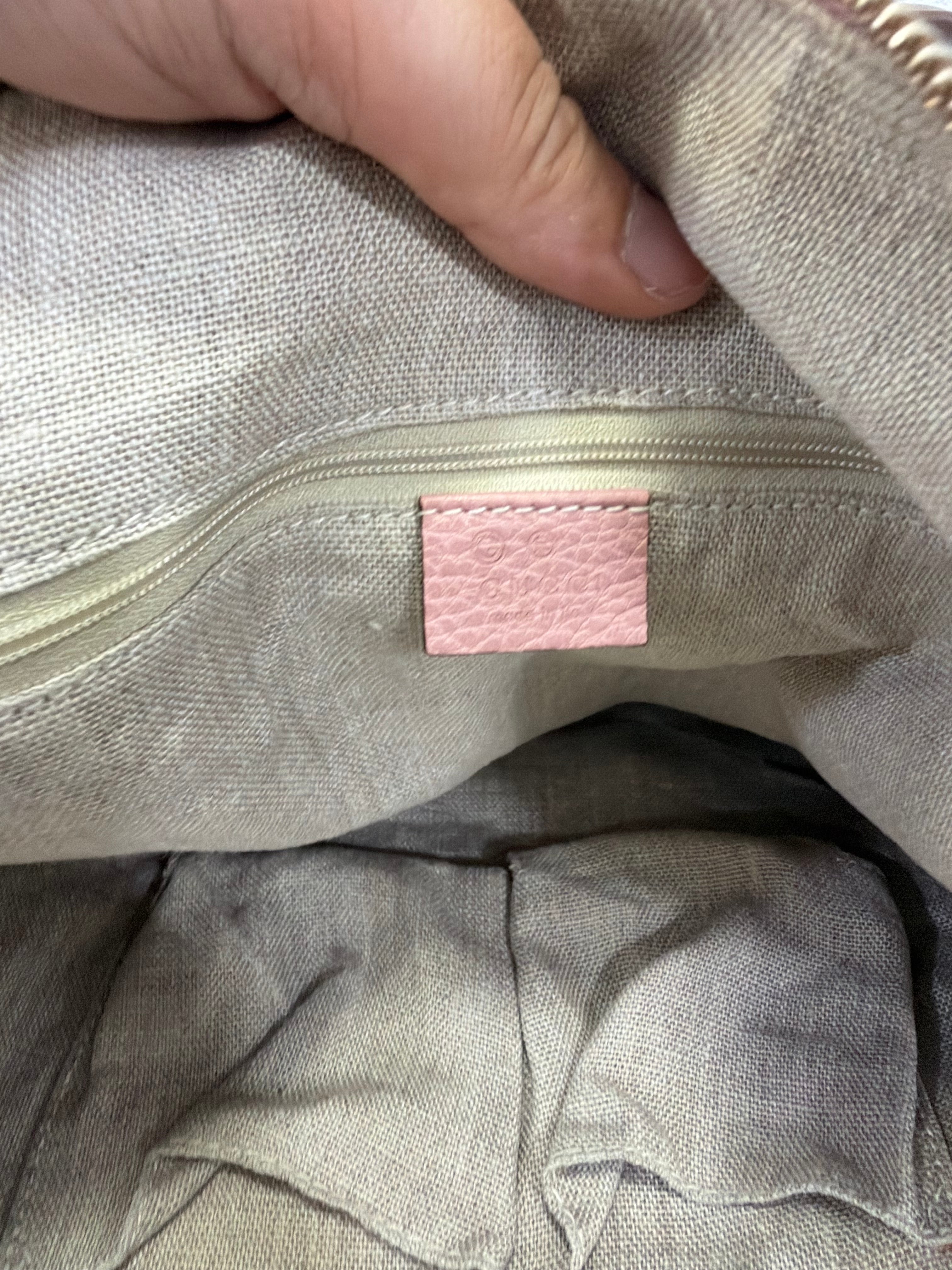 Gucci Bauletto GG supreme