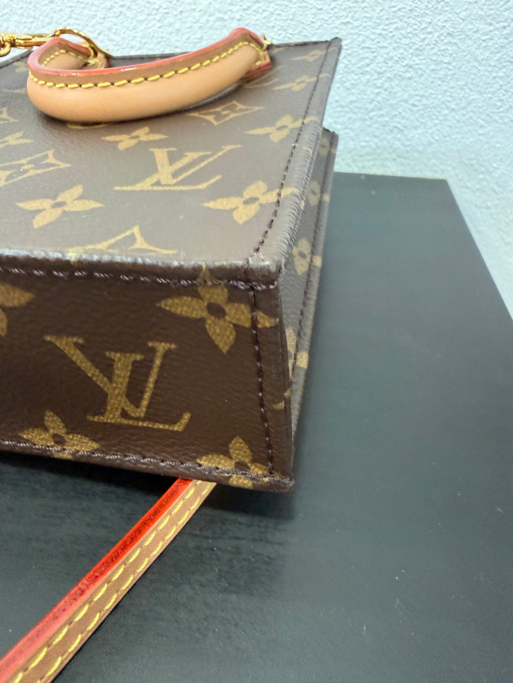 Louis Vuitton Petit Sac Plat