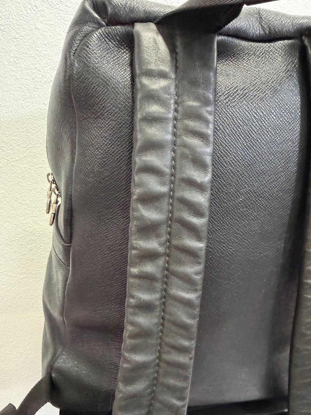 Louis Vuitton Discovery PM Taiga