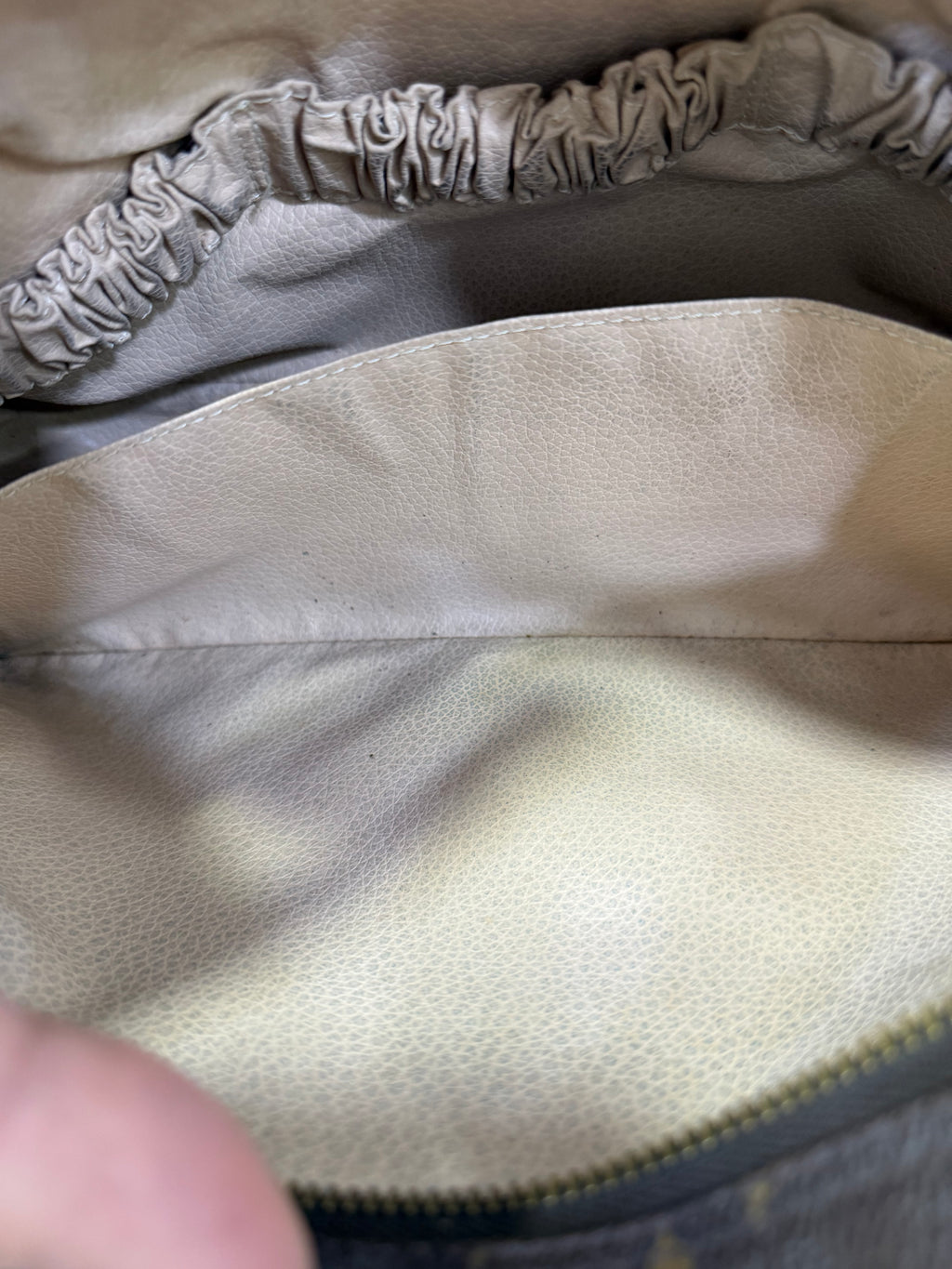 Louis Vuitton trousse 28