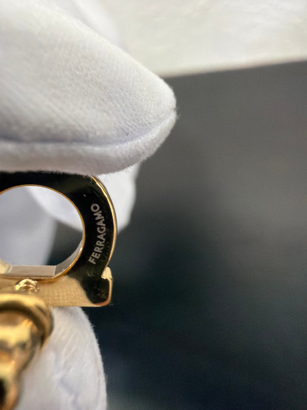 Ferragamo Orecchini Gancini con perle