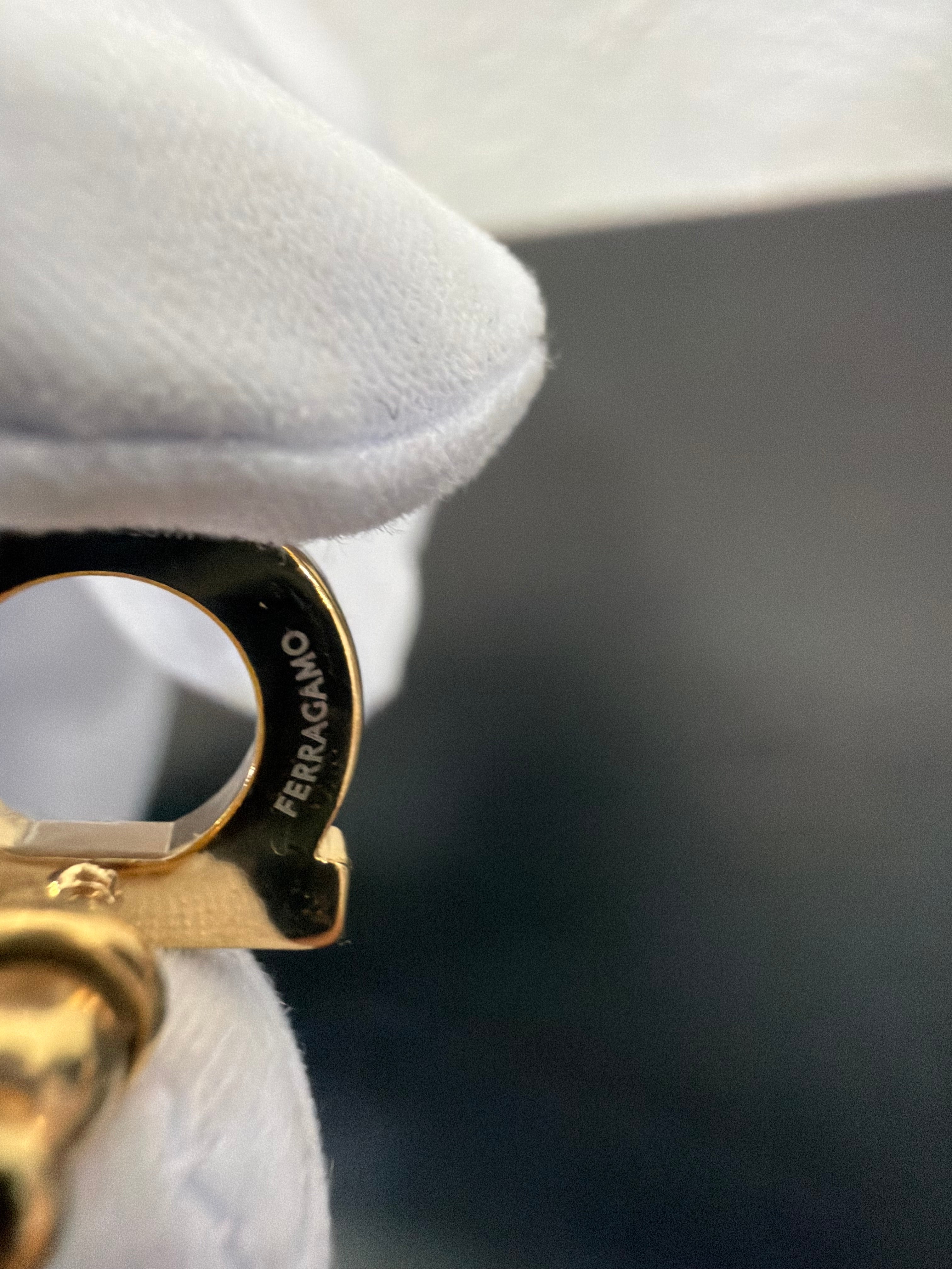 Ferragamo Orecchini Gancini con perle