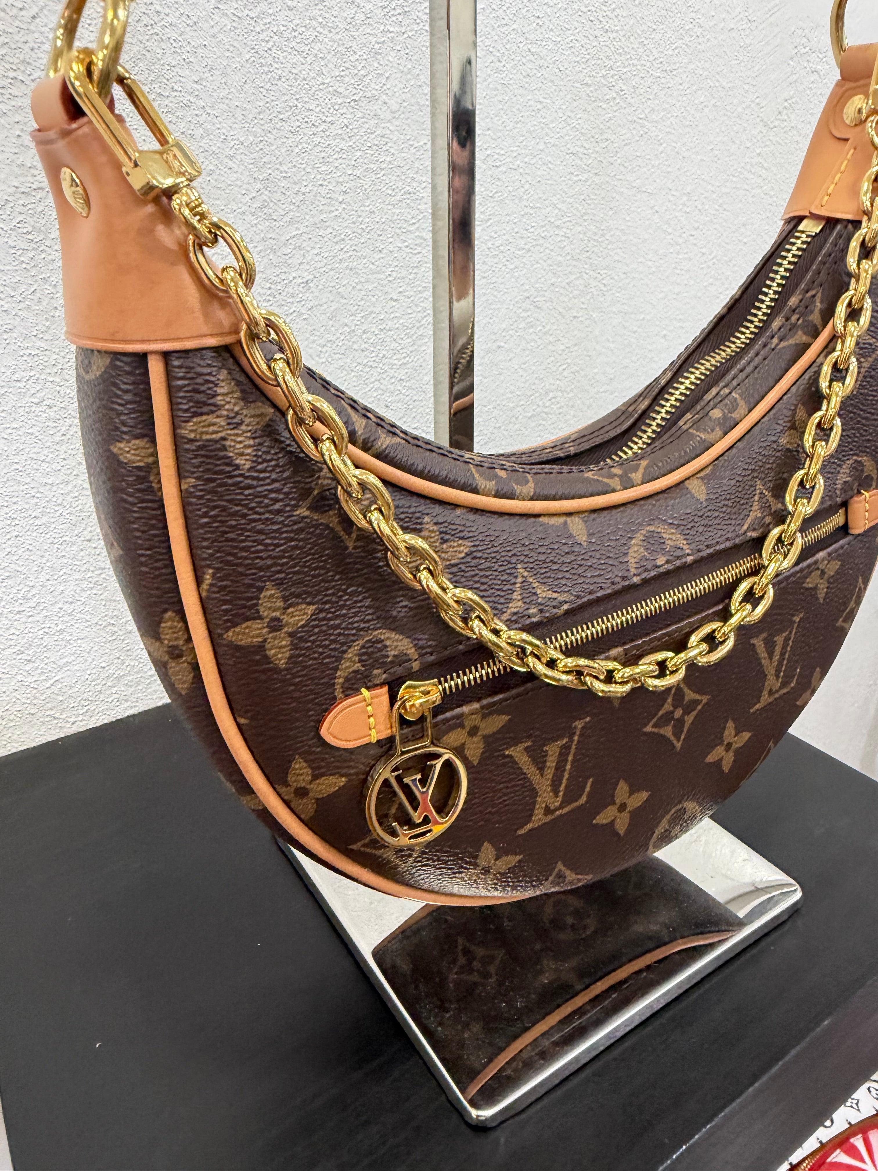 Louis vuitton Loop Monogram