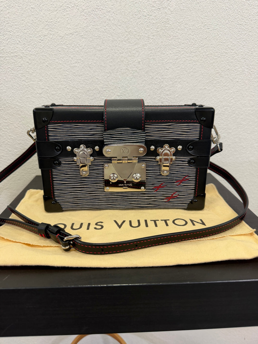Louis vuitton Petit Malle in pelle Epi Blu con croci Rosse