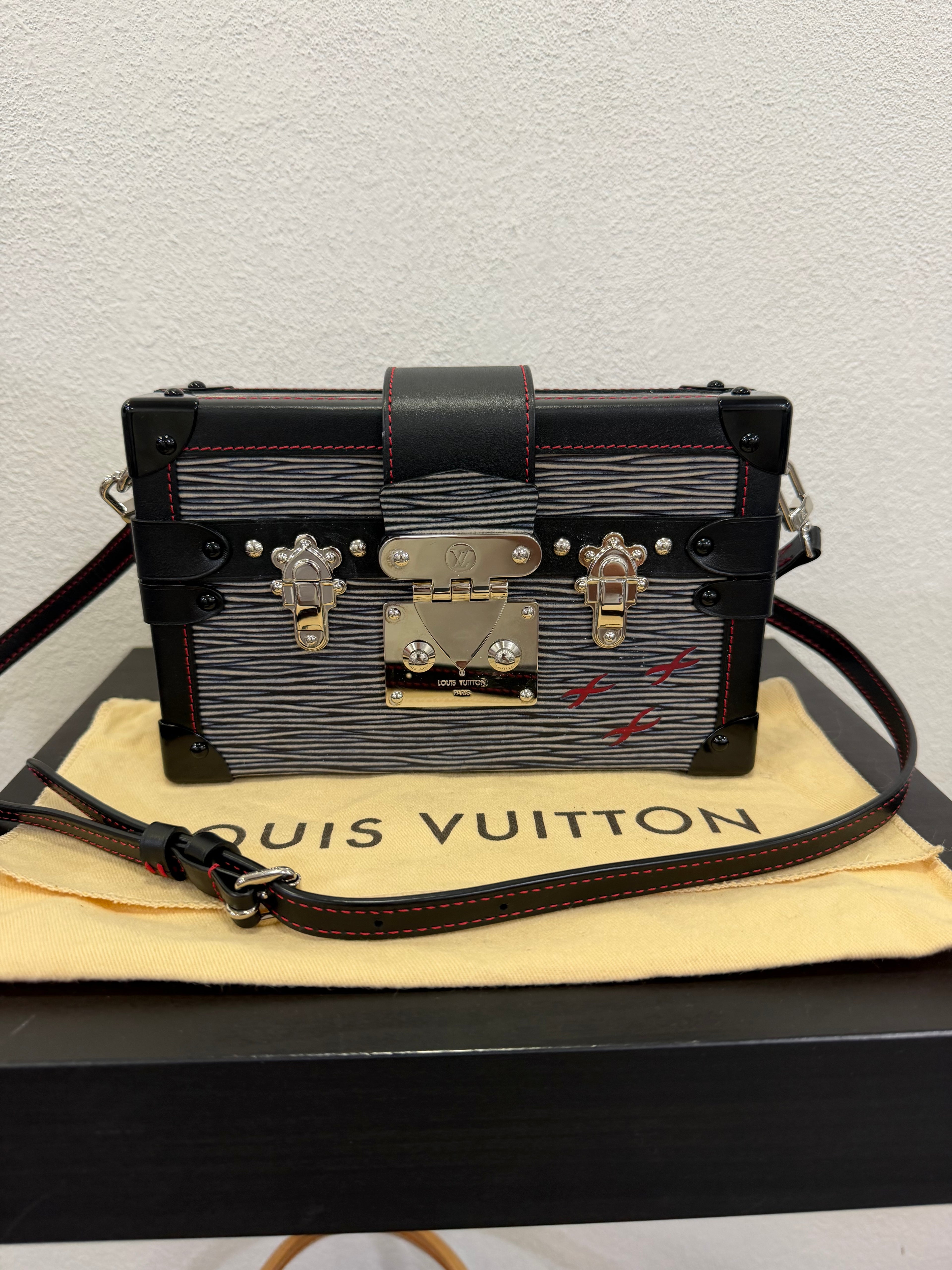 Louis vuitton Petit Malle in pelle Epi Blu con croci Rosse