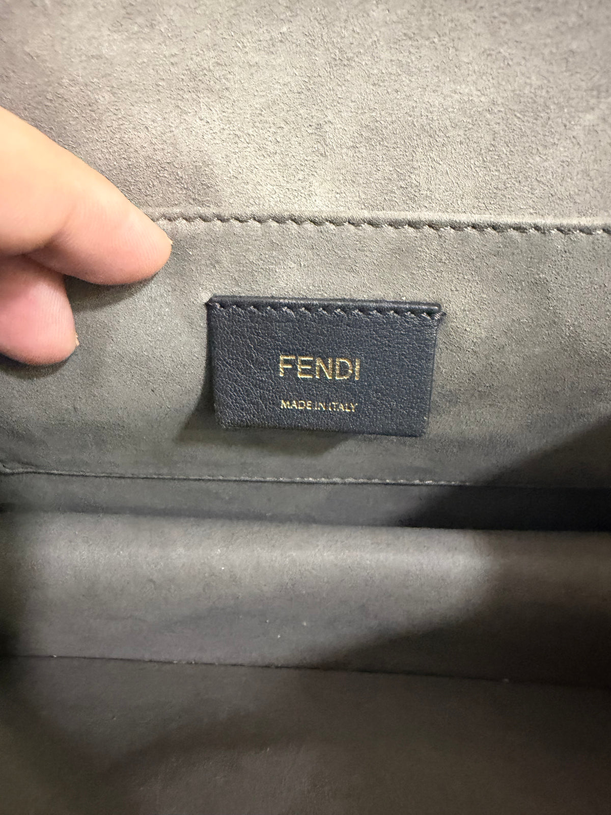 Fendi Kan I Medium in pelle Blu e FF