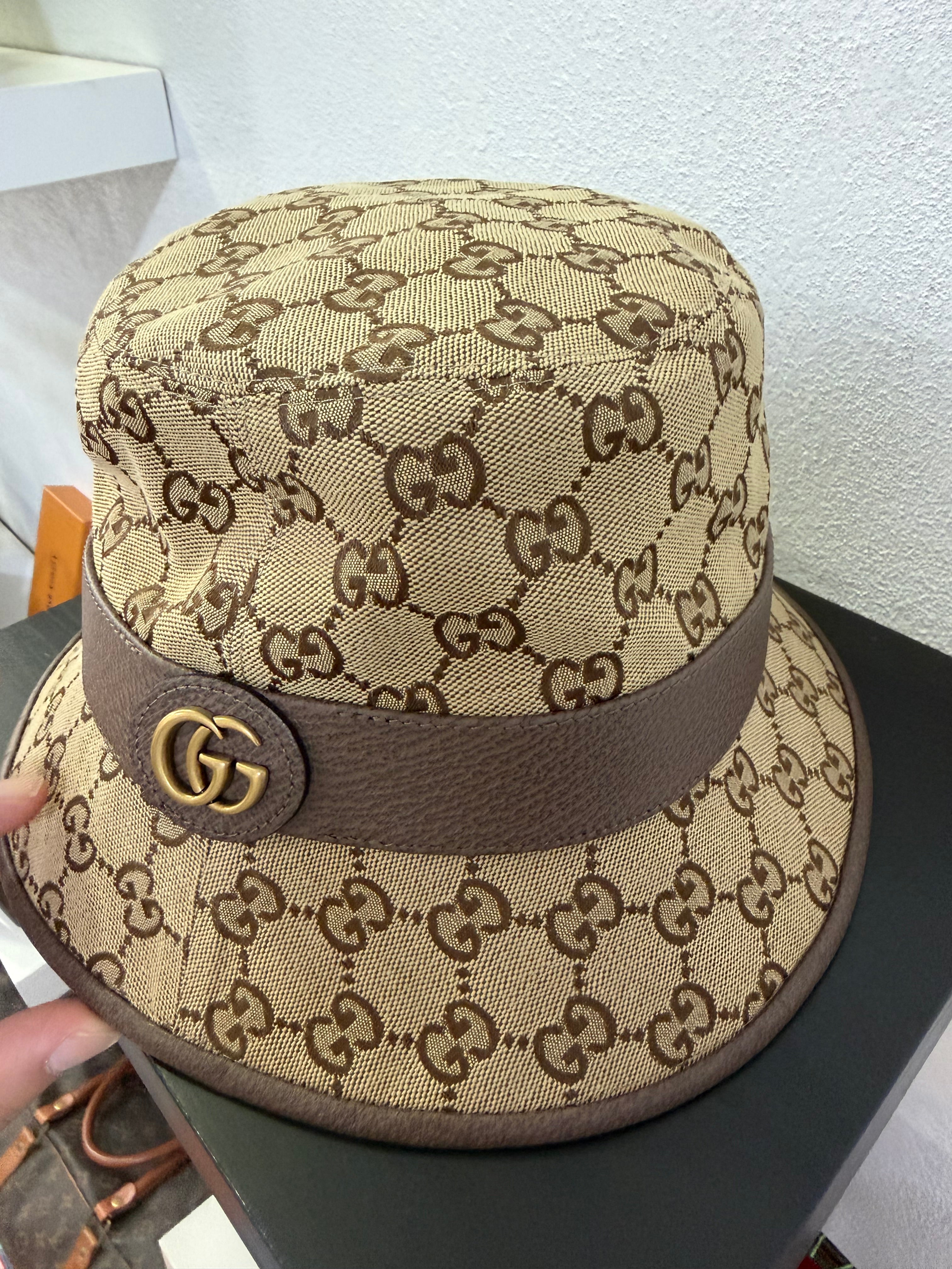 Gucci Bucket Hat GG Supreme