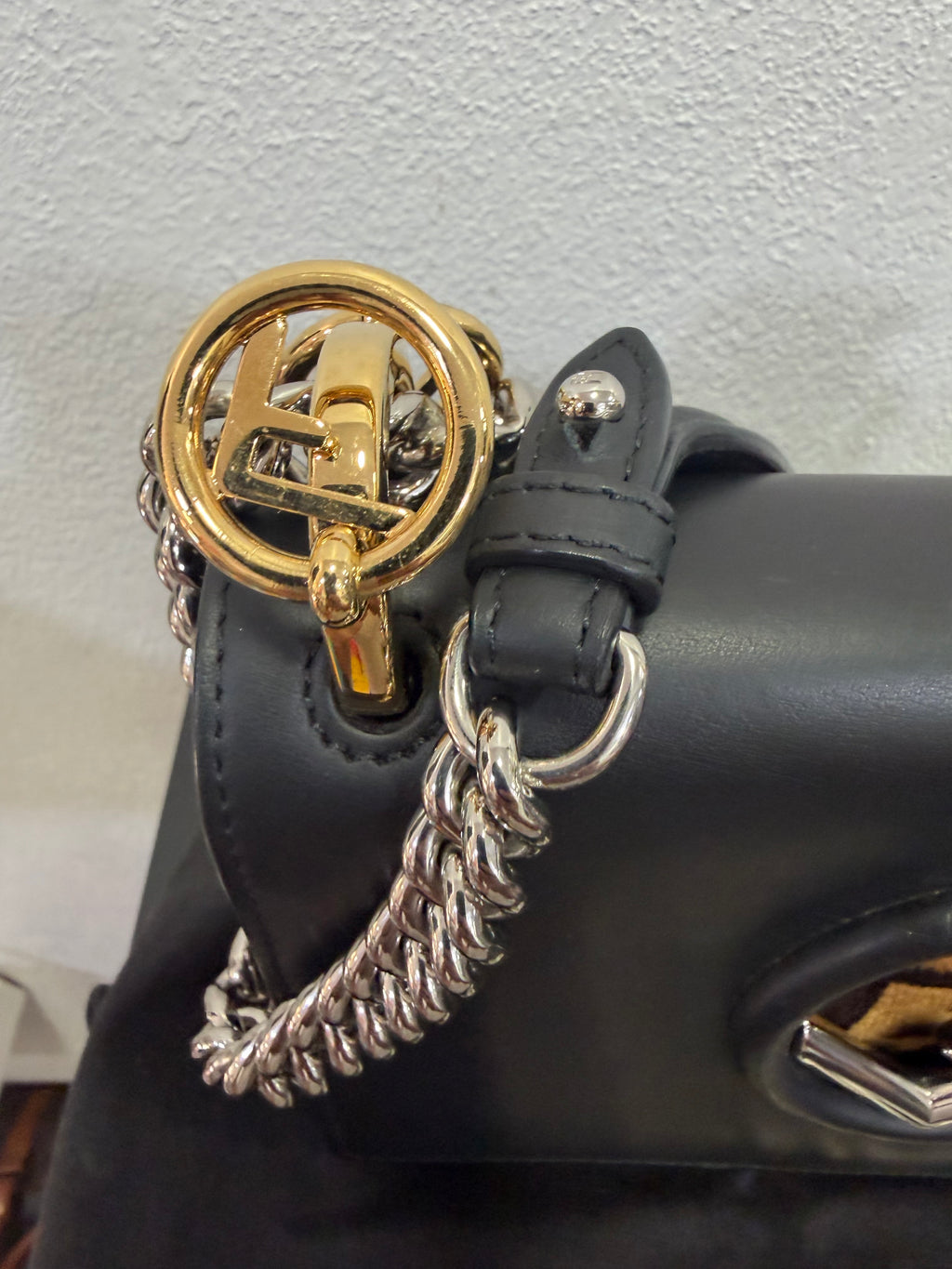 Fendi Kan I in pelle nera e velluto FF