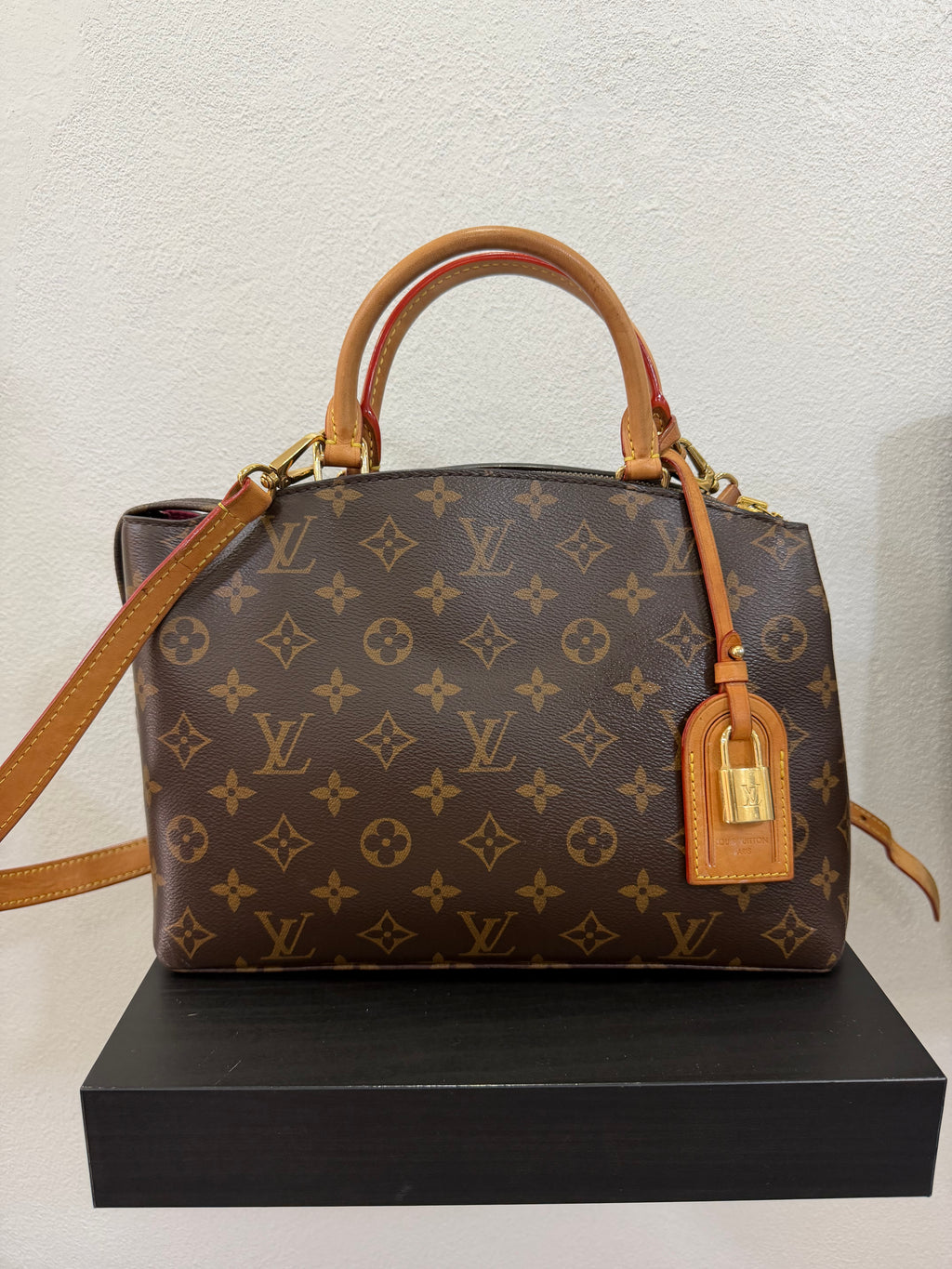Louis Vuitton Petit Palais Monogram