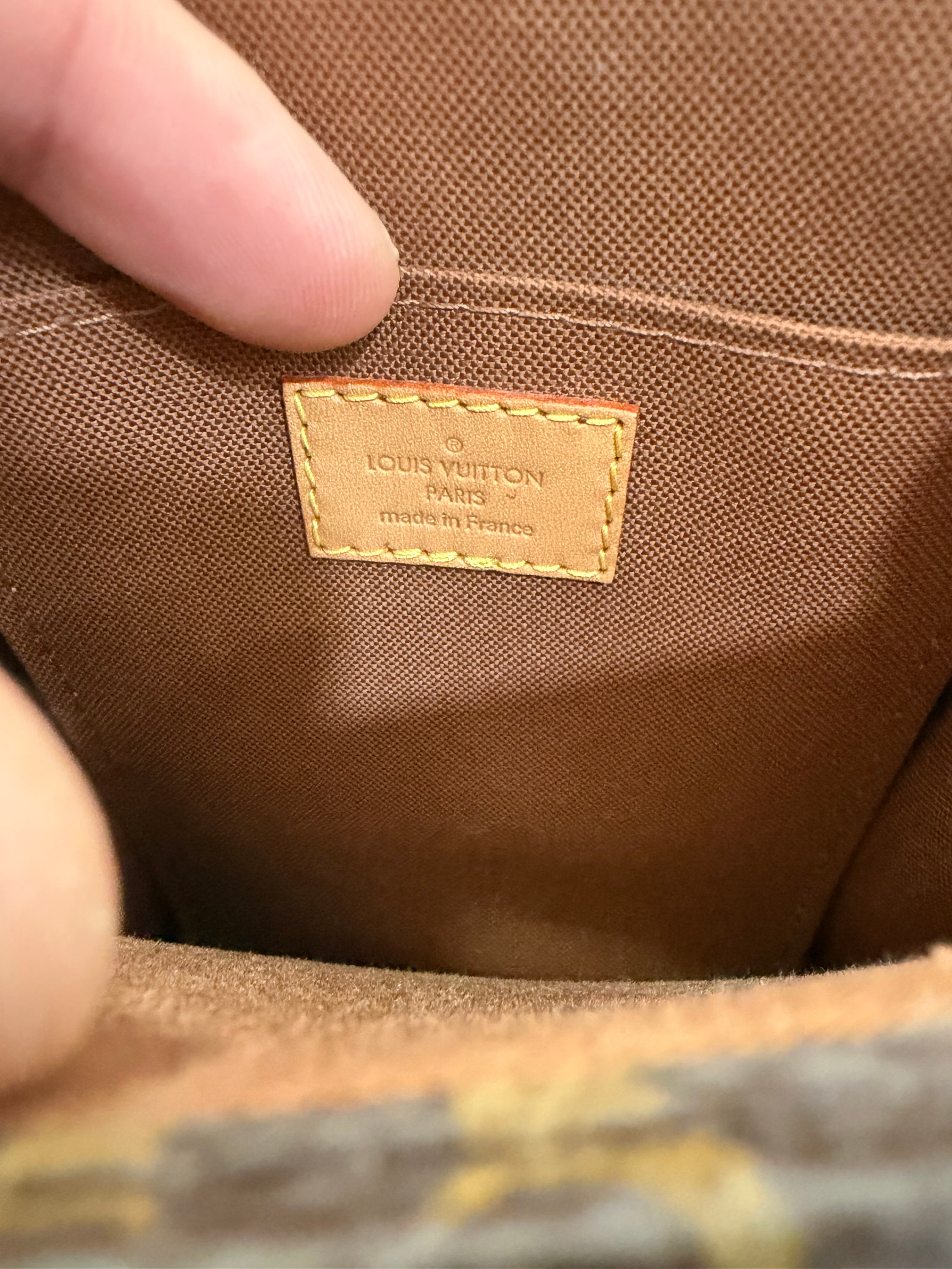 Louis Vuitton Petit Sac Plat
