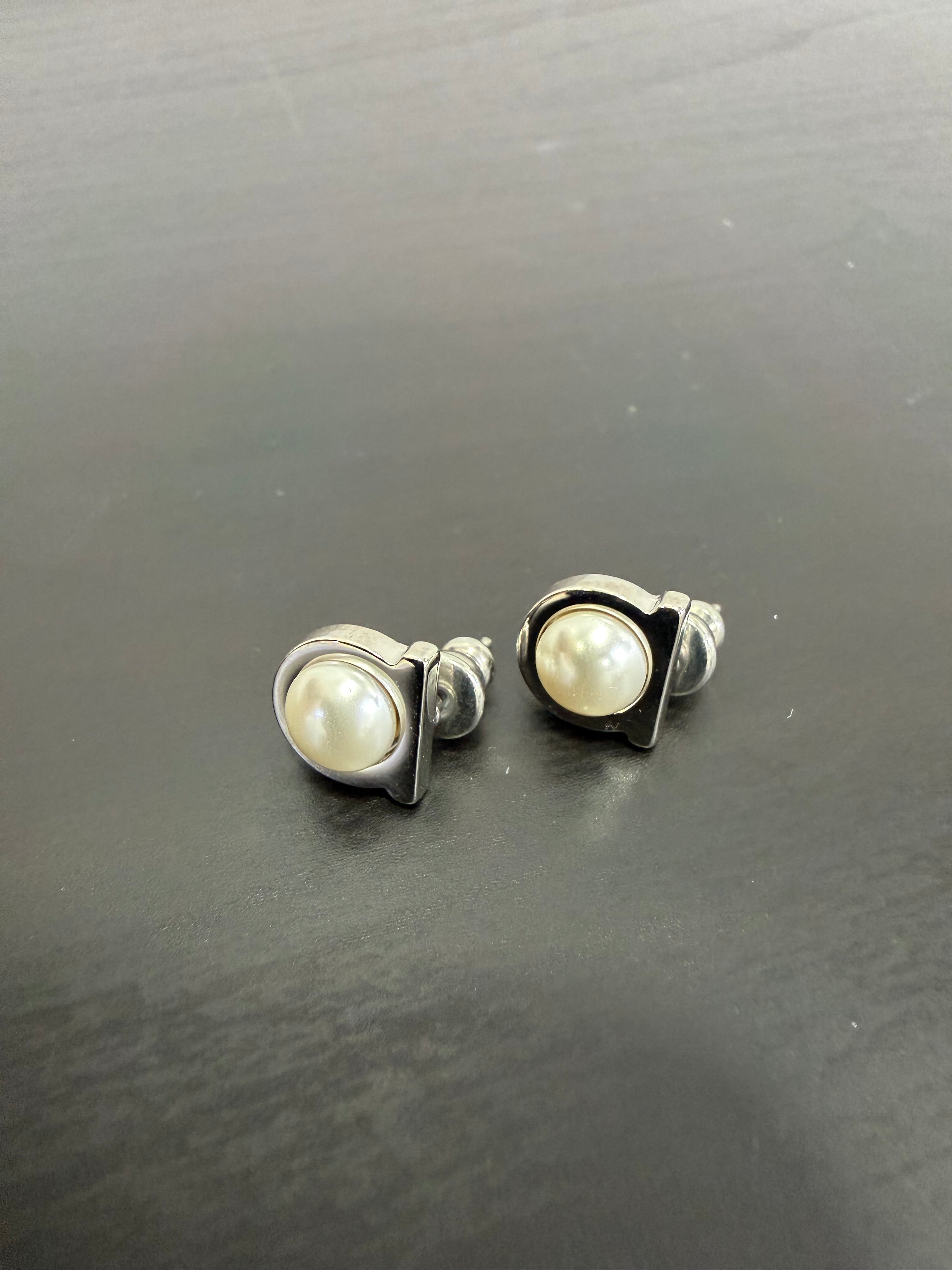 Ferragamo Orecchini Gancini Perla