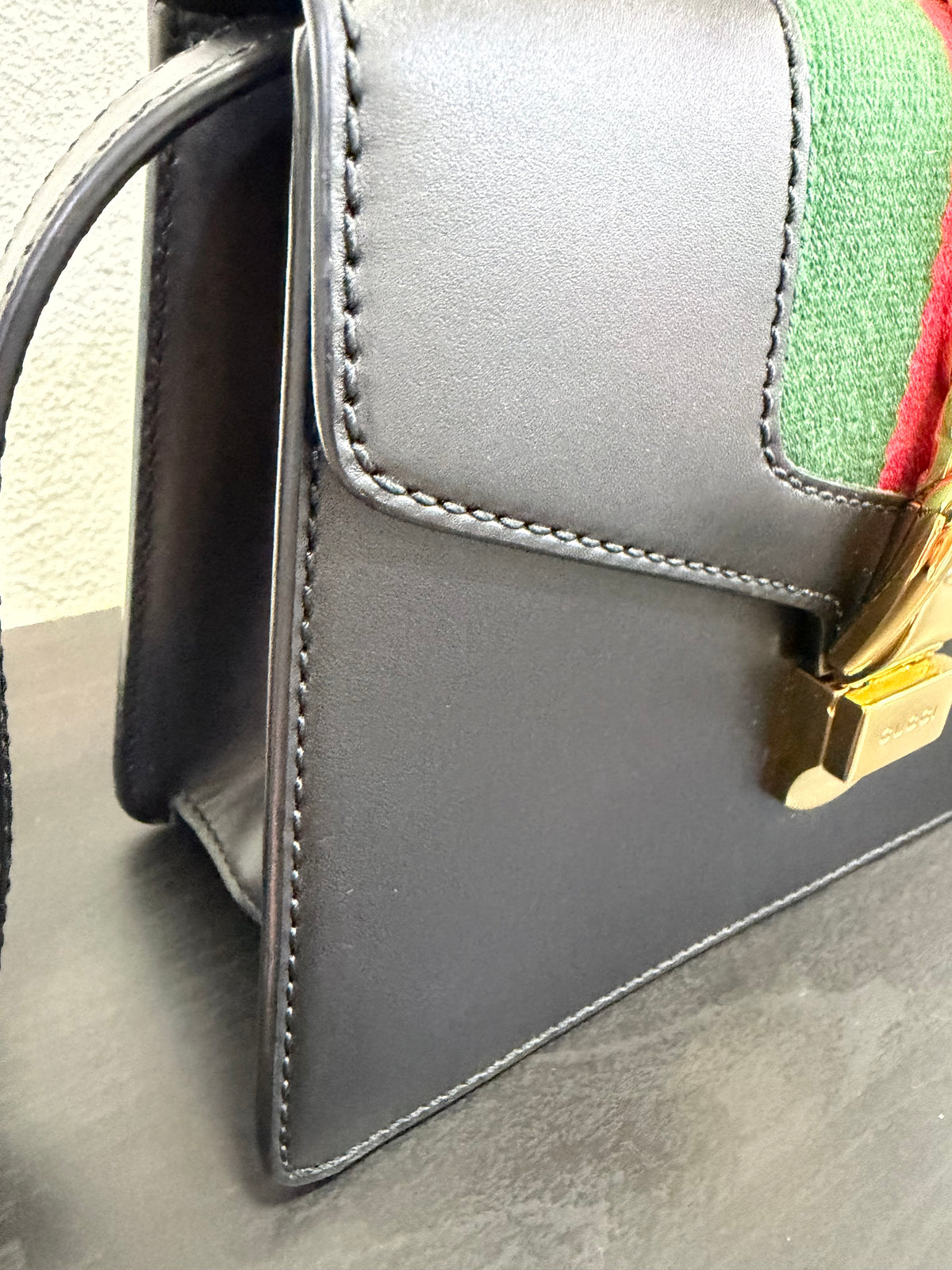 Gucci Sylvie Top Handle Con tracolla