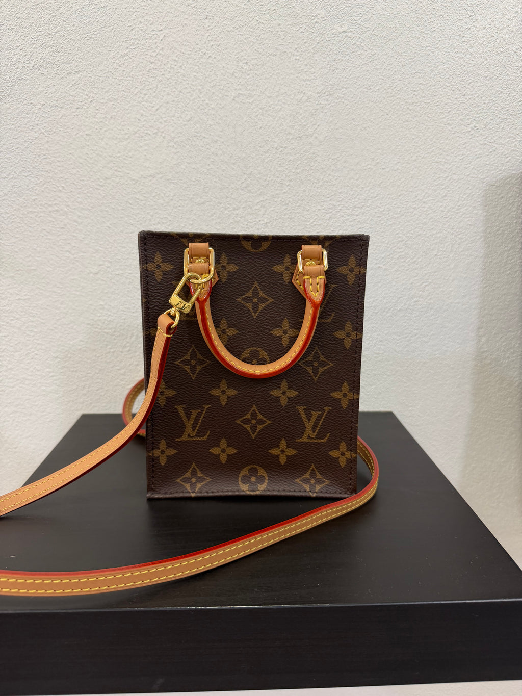 Louis Vuitton Petit Sac Plat