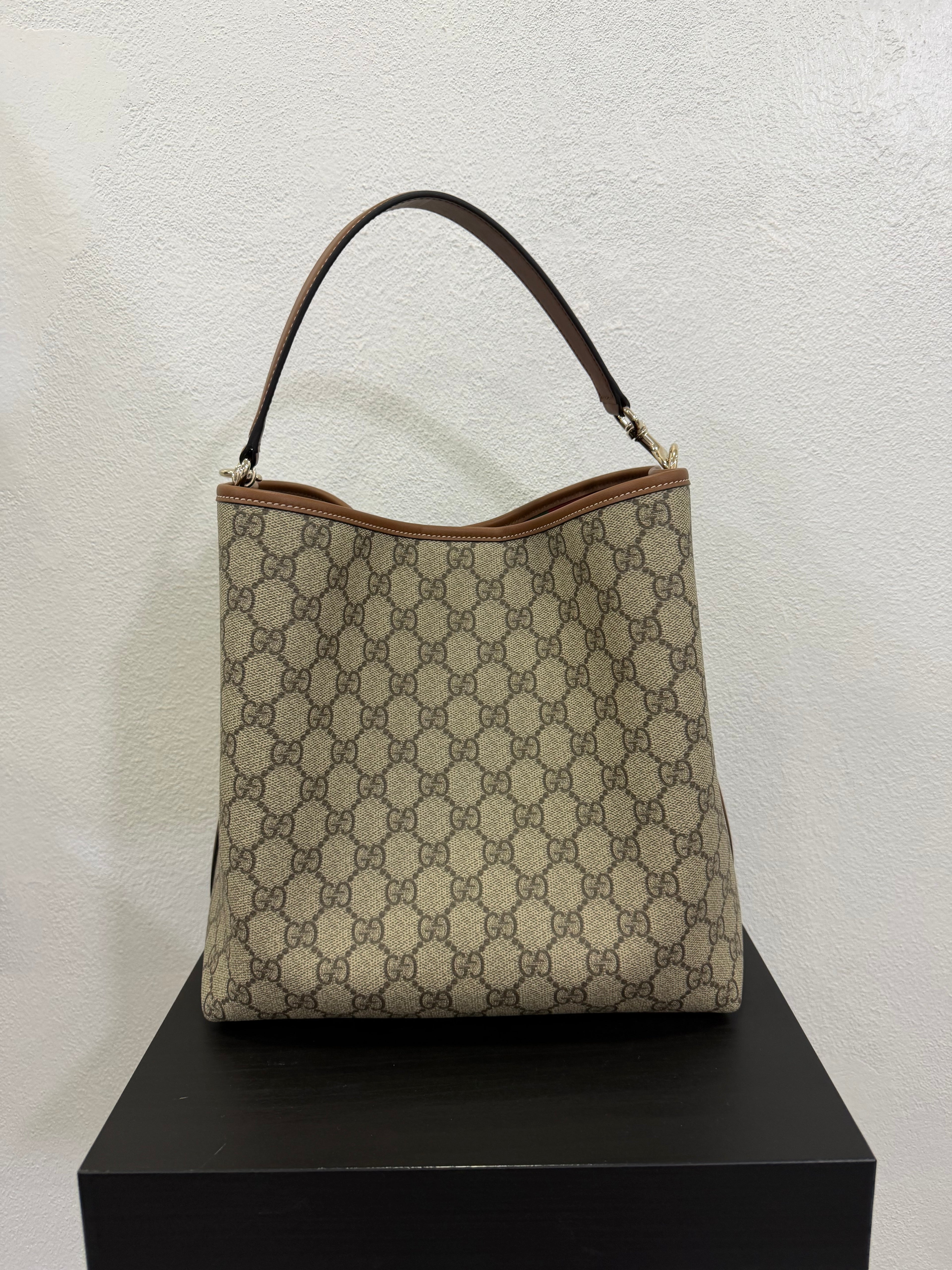Gucci Emblem in tela GG Supreme