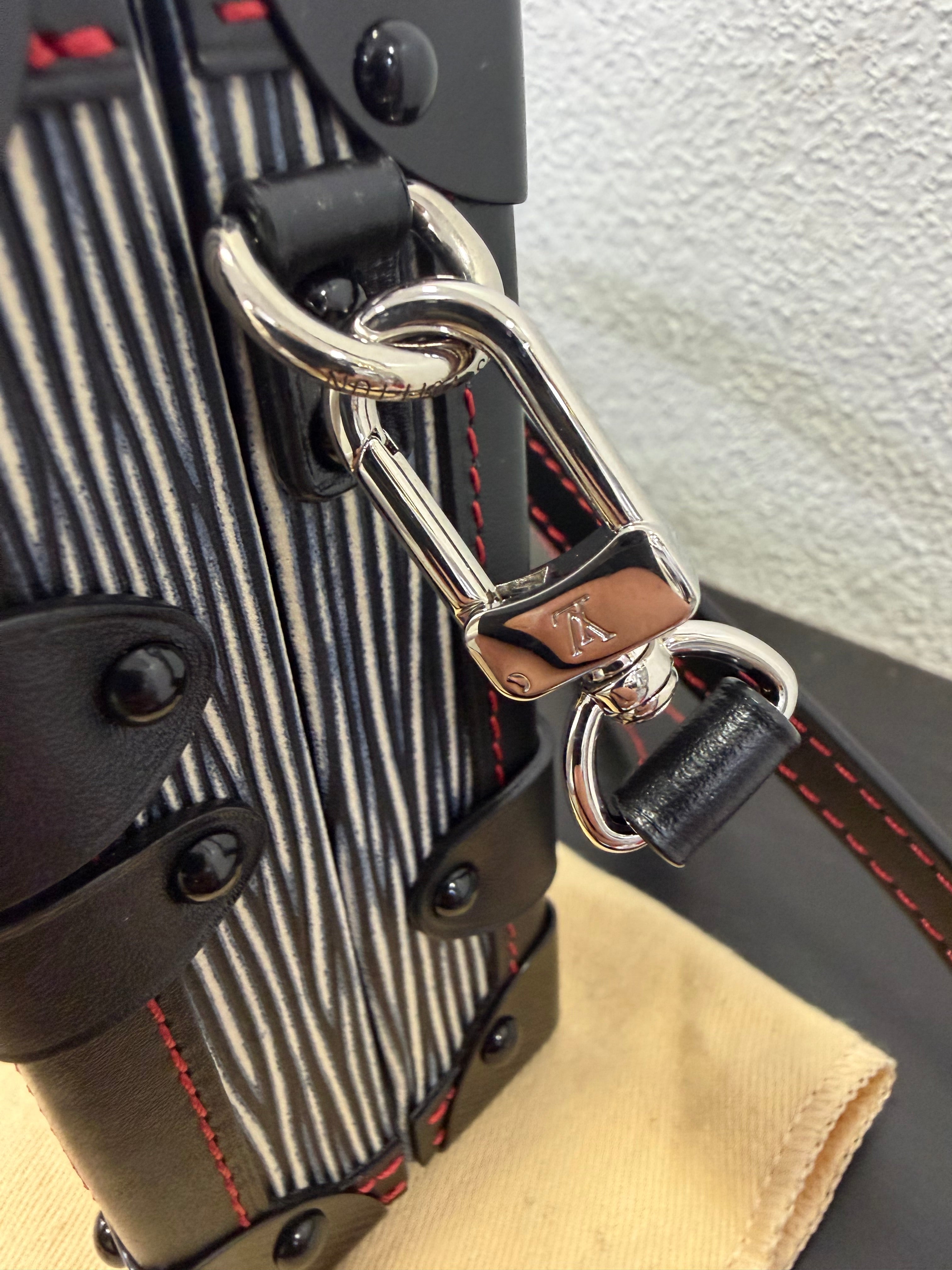 Louis vuitton Petit Malle in pelle Epi Blu con croci Rosse