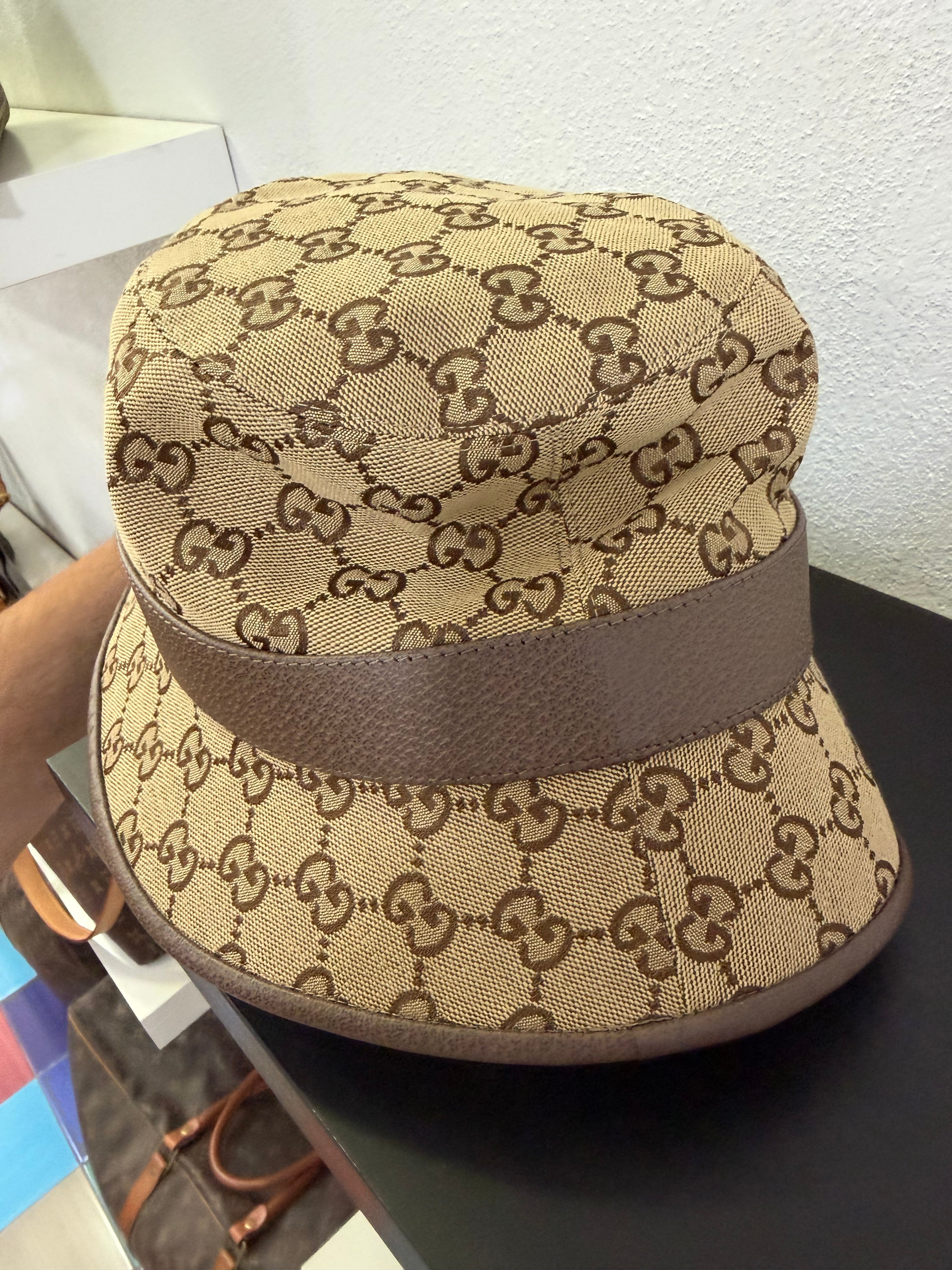 Gucci Bucket Hat GG Supreme