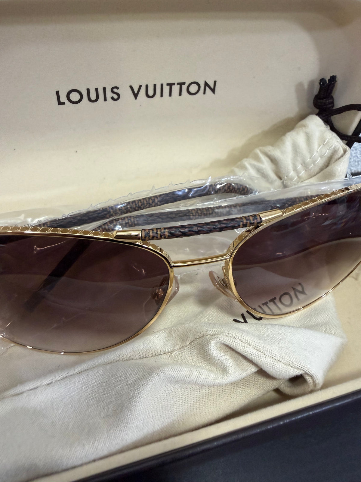 Louis Vuitton Occhiali da sole Aviator Damier