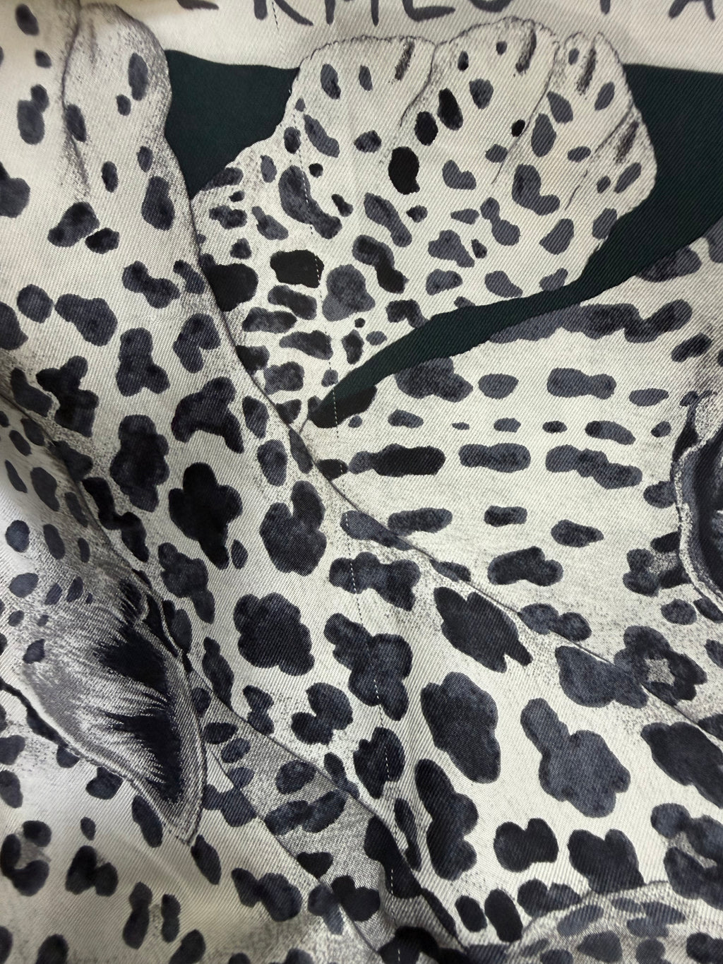 Hermès Carré 90 Lazy Leopardesses