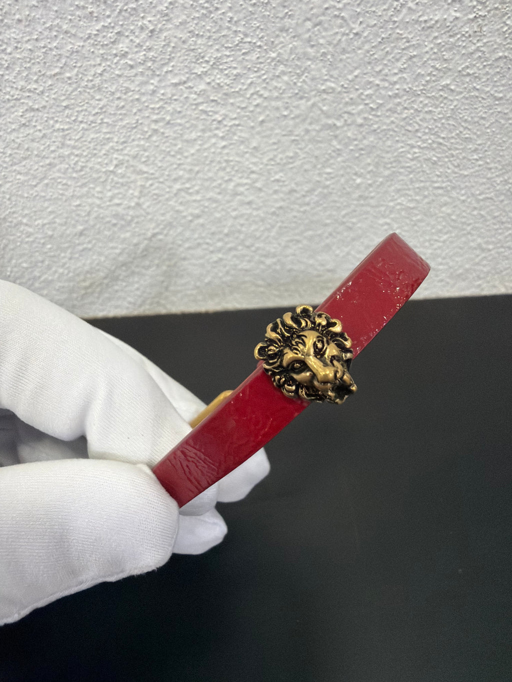 Gucci Bracciale in pelle bordeaux con Leone