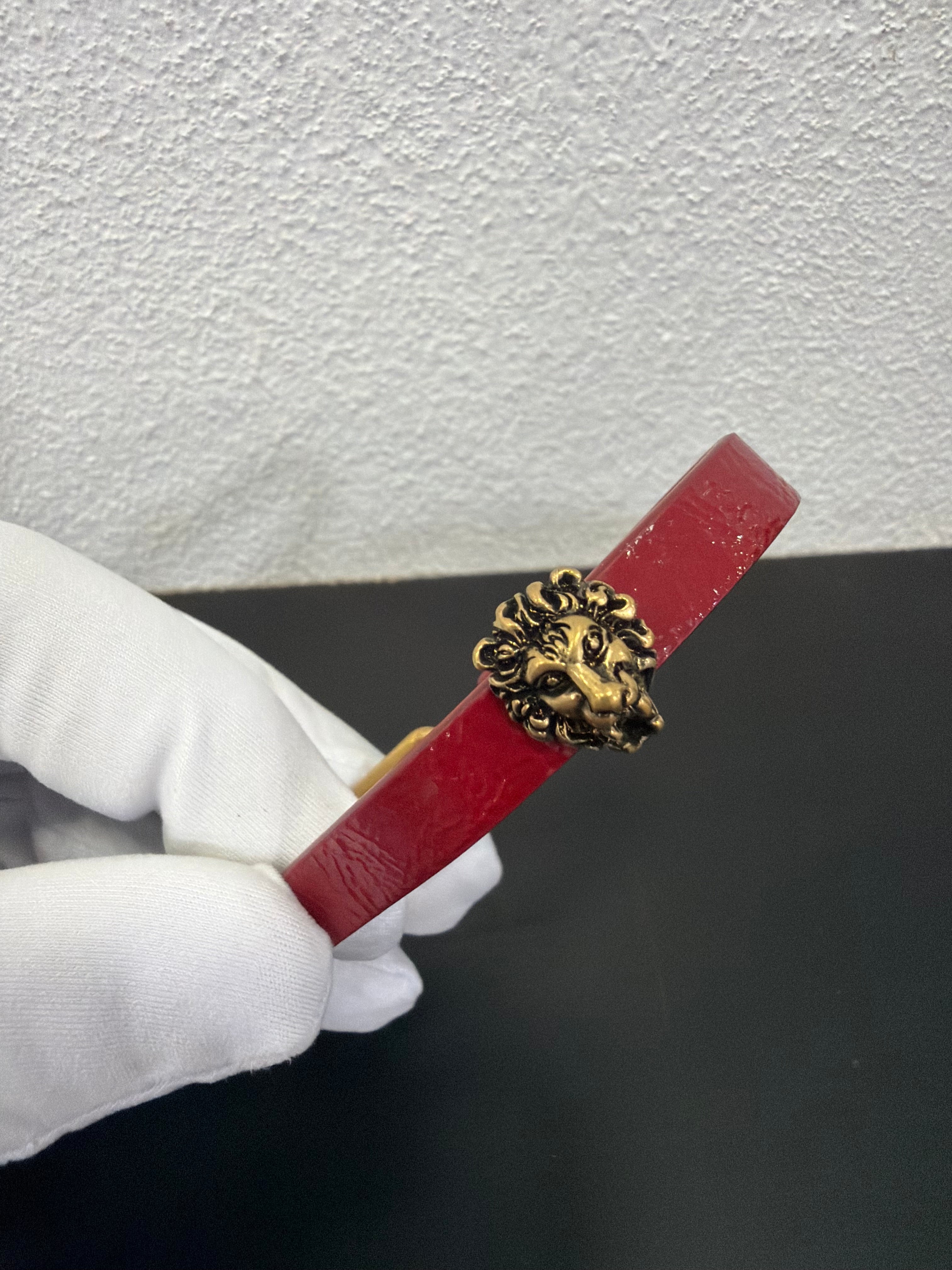 Gucci Bracciale in pelle bordeaux con Leone