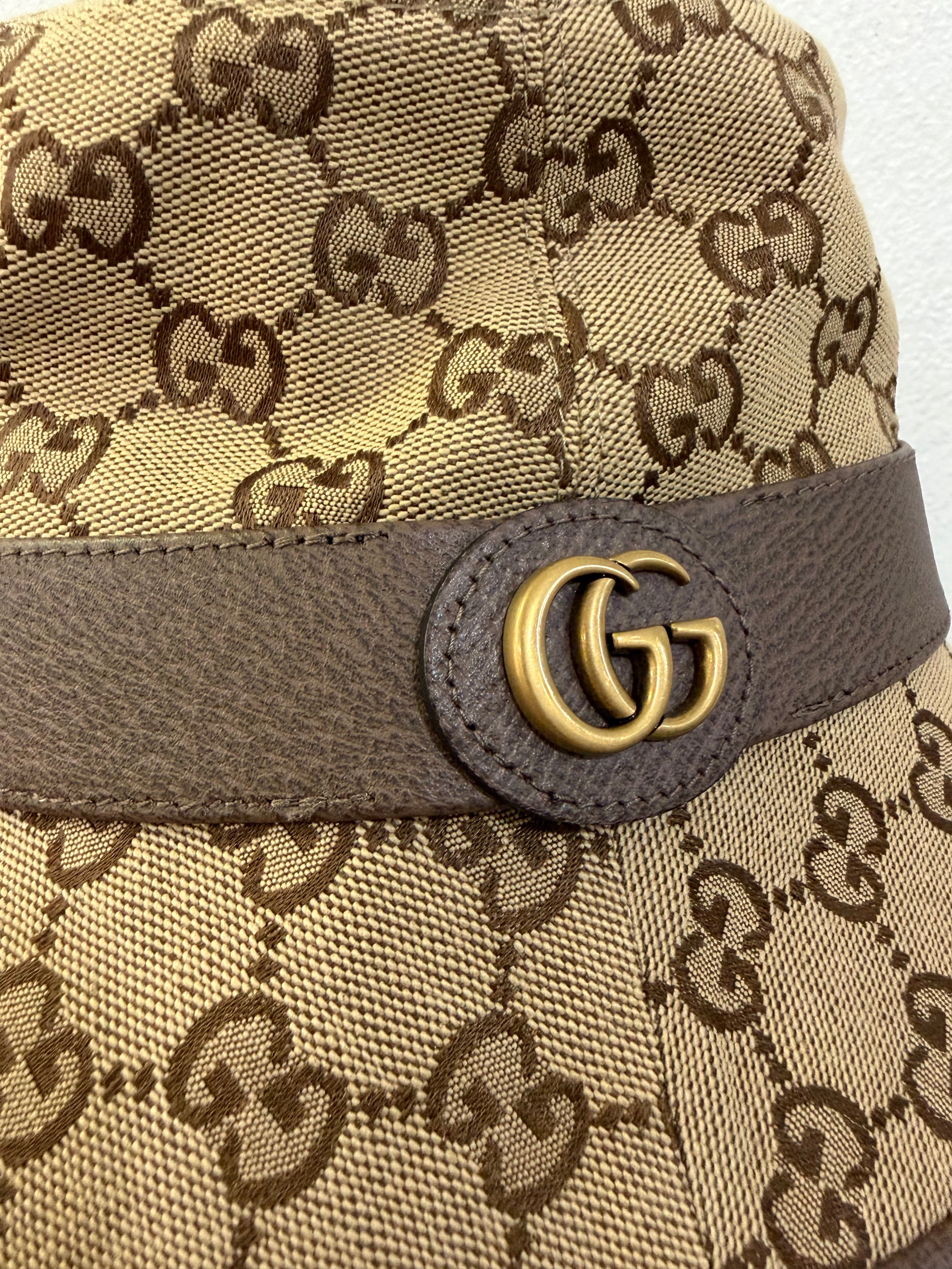 Gucci Bucket Hat GG Supreme
