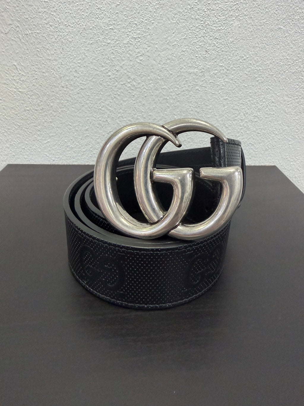 Gucci Cintura in pelle nera GG in rilievo 75