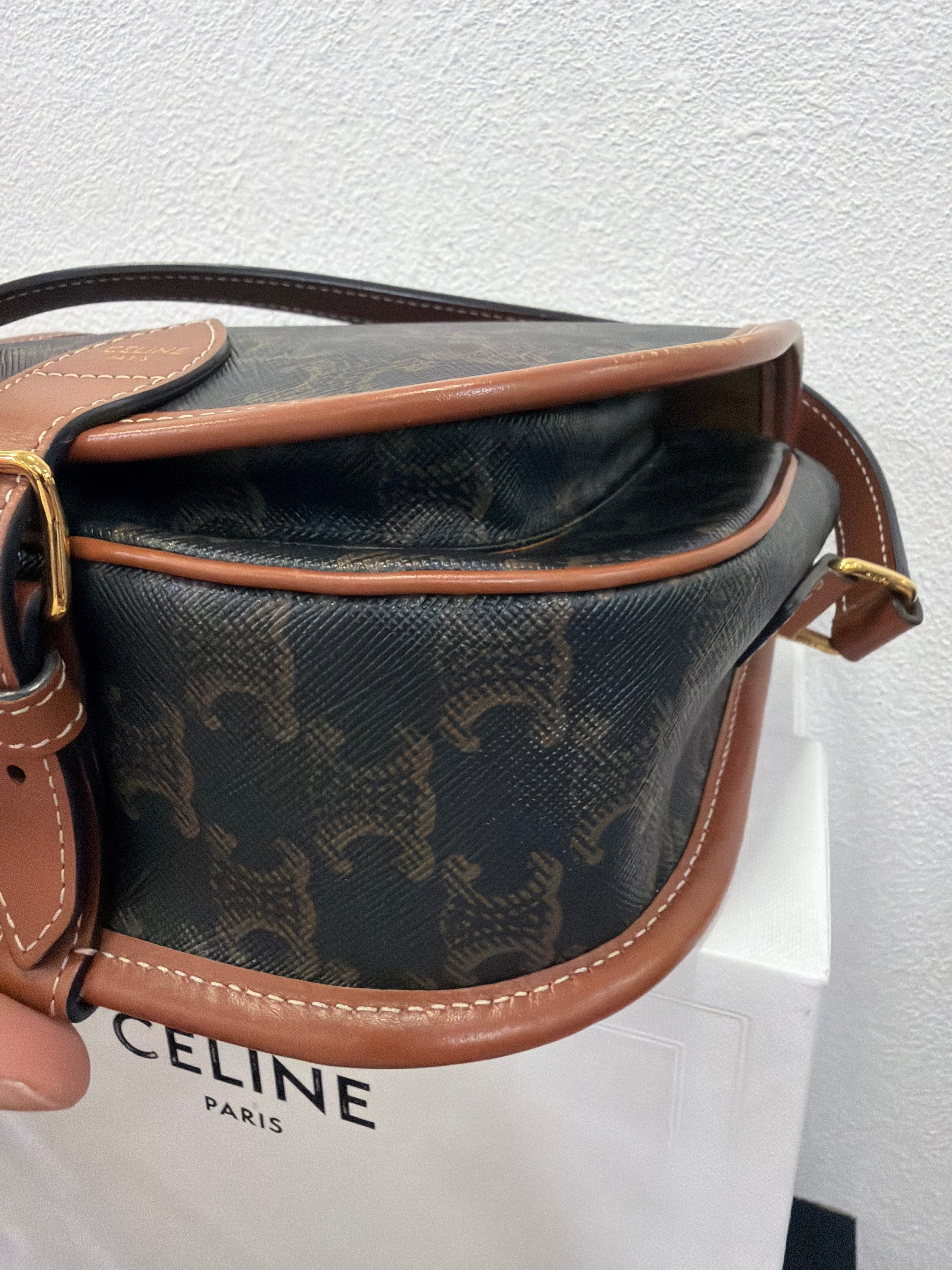 Celine Folco in tela Triomphe