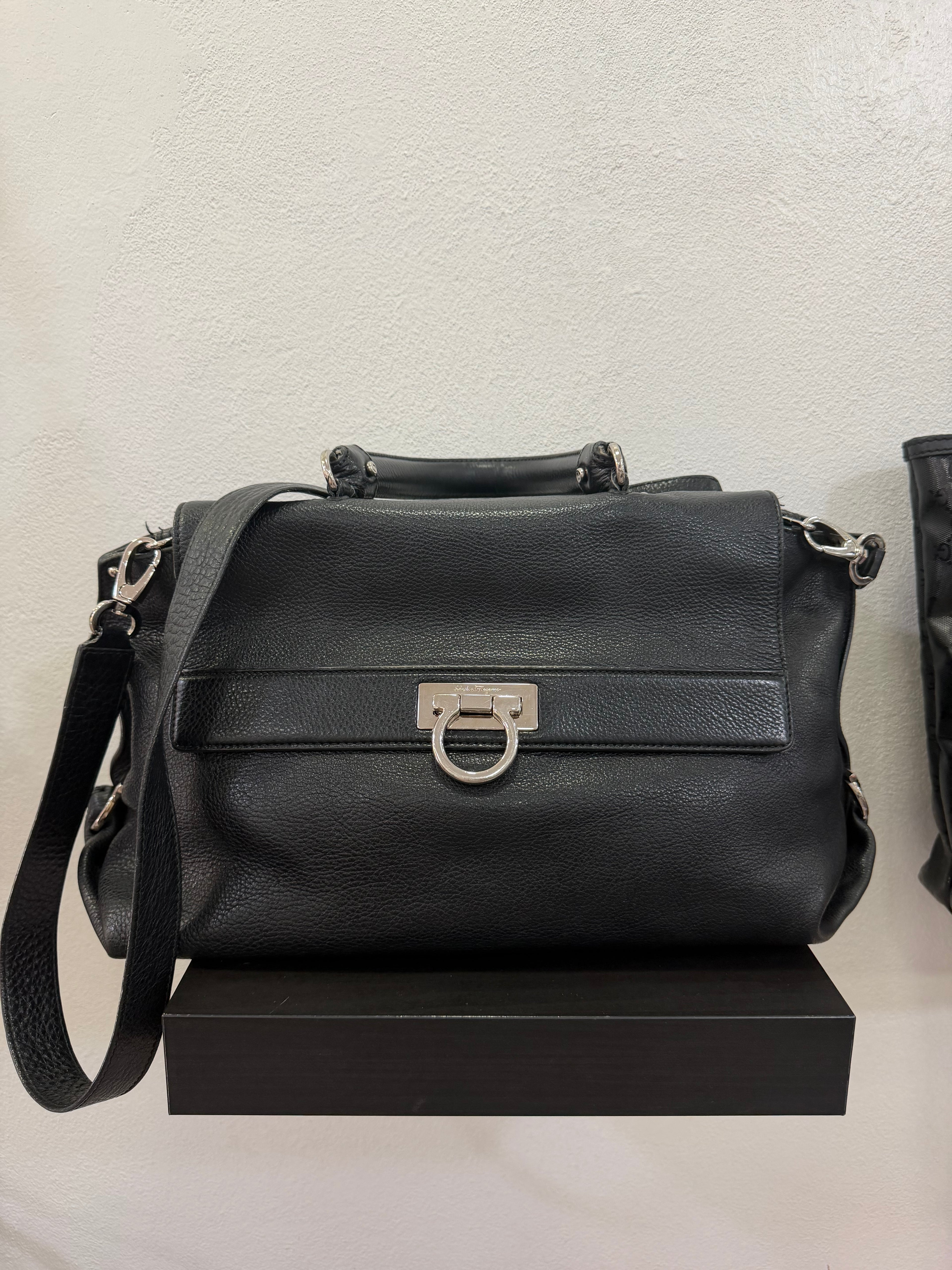 Salvatore Ferragamo Sofia Bag in pelle nera