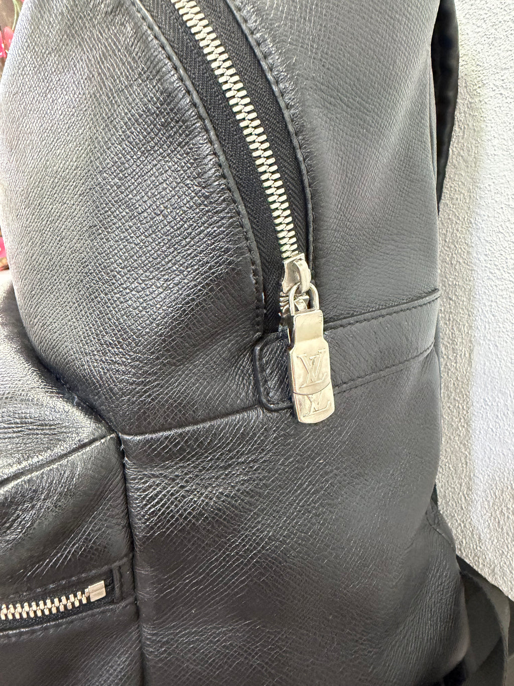 Louis Vuitton Discovery PM Taiga