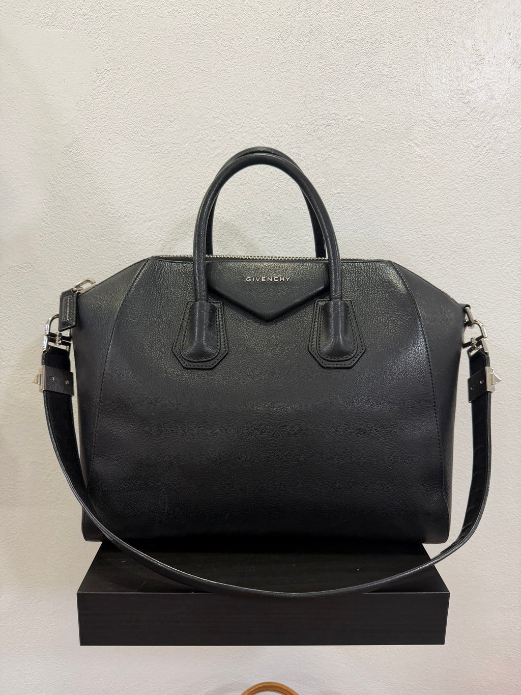 Givenchy Antigona Grande Nera
