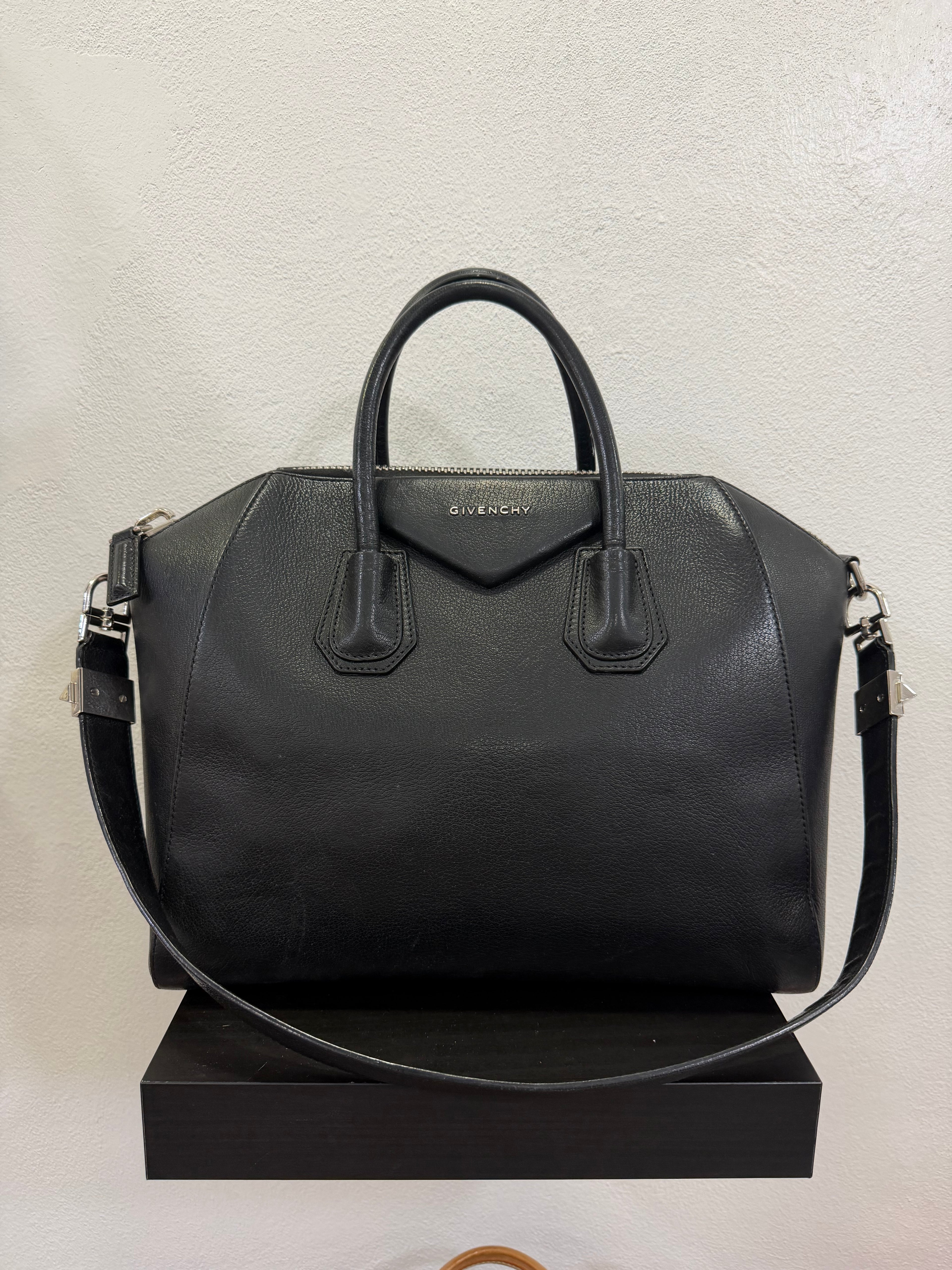 Givenchy Antigona Grande Nera