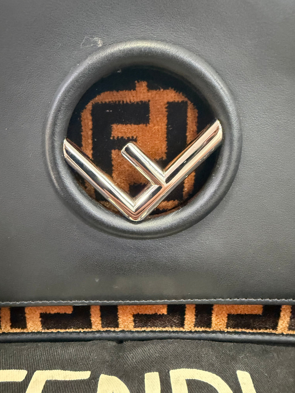 Fendi Kan I in pelle nera e velluto FF
