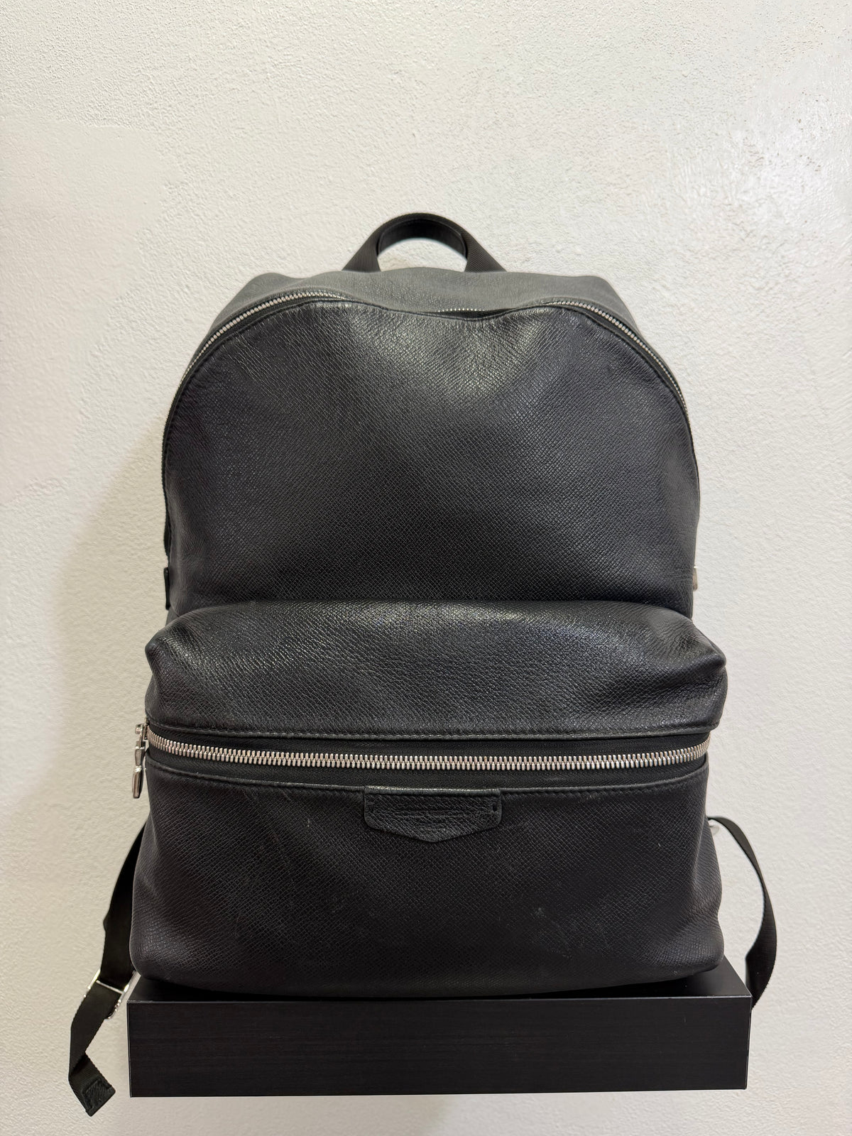 Louis Vuitton Discovery PM Taiga