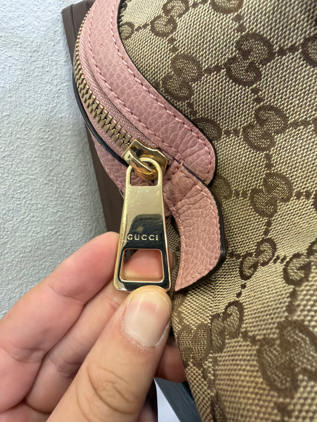 Gucci Bauletto GG supreme
