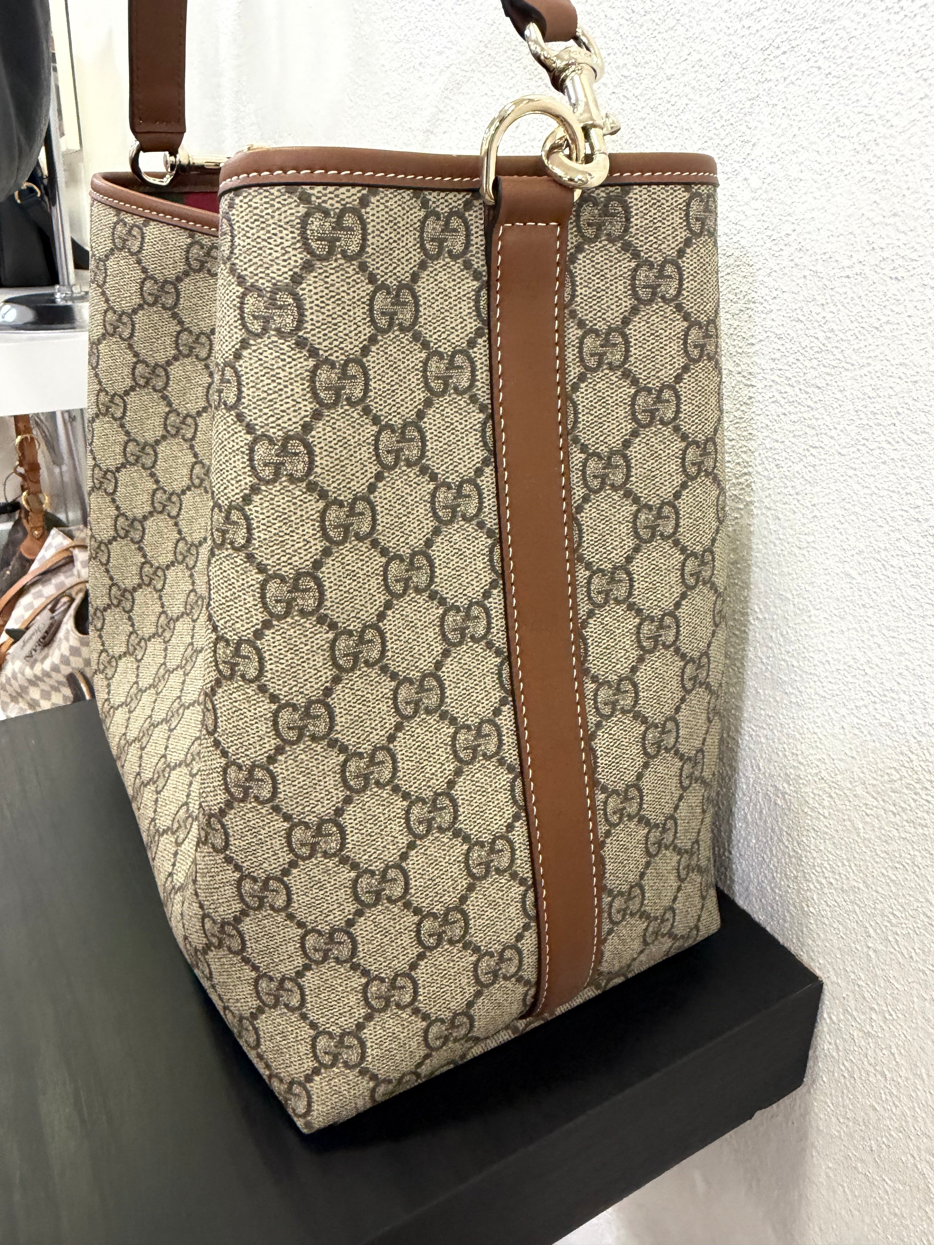 Gucci Emblem in tela GG Supreme
