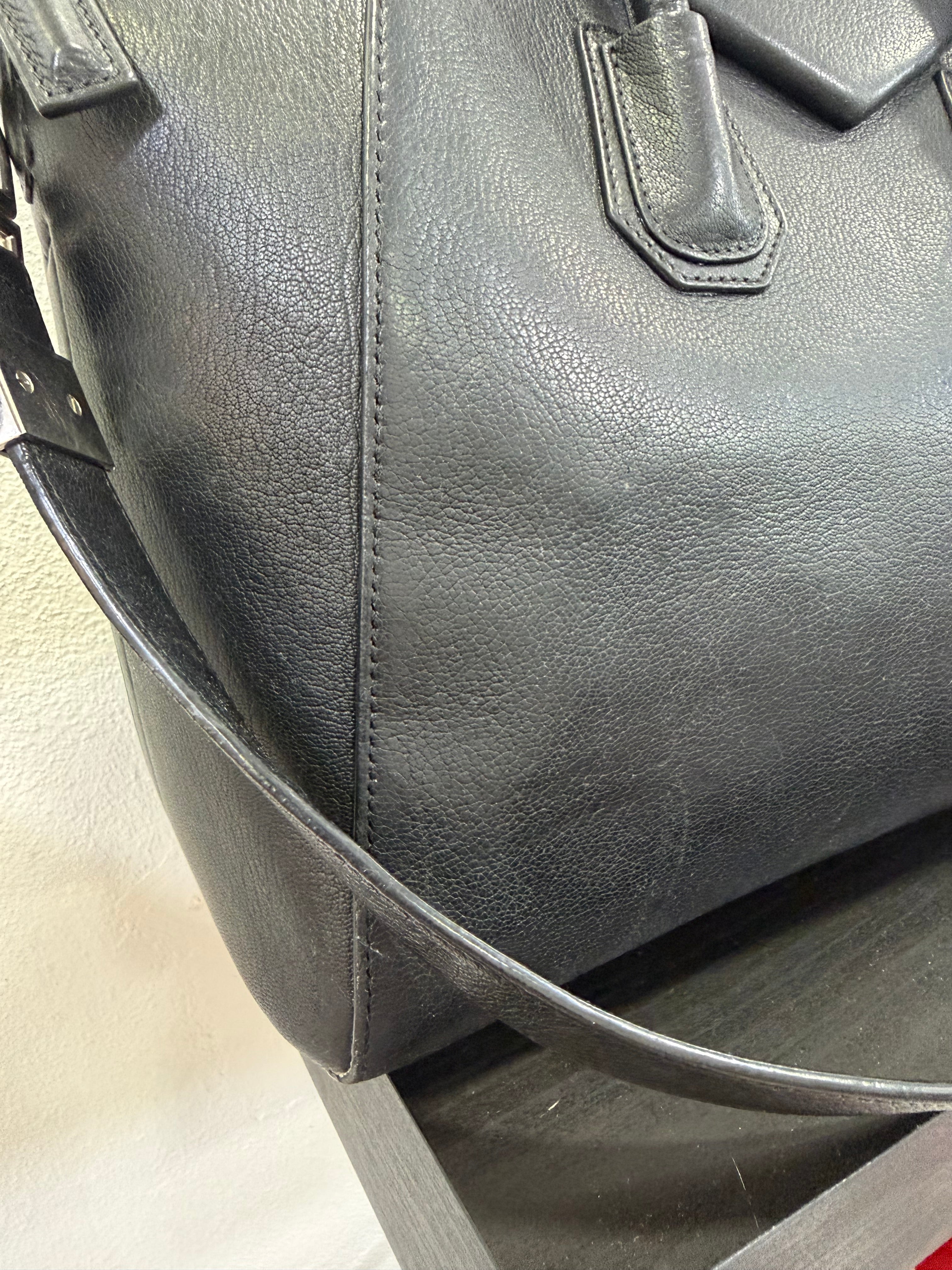Givenchy Antigona Grande Nera