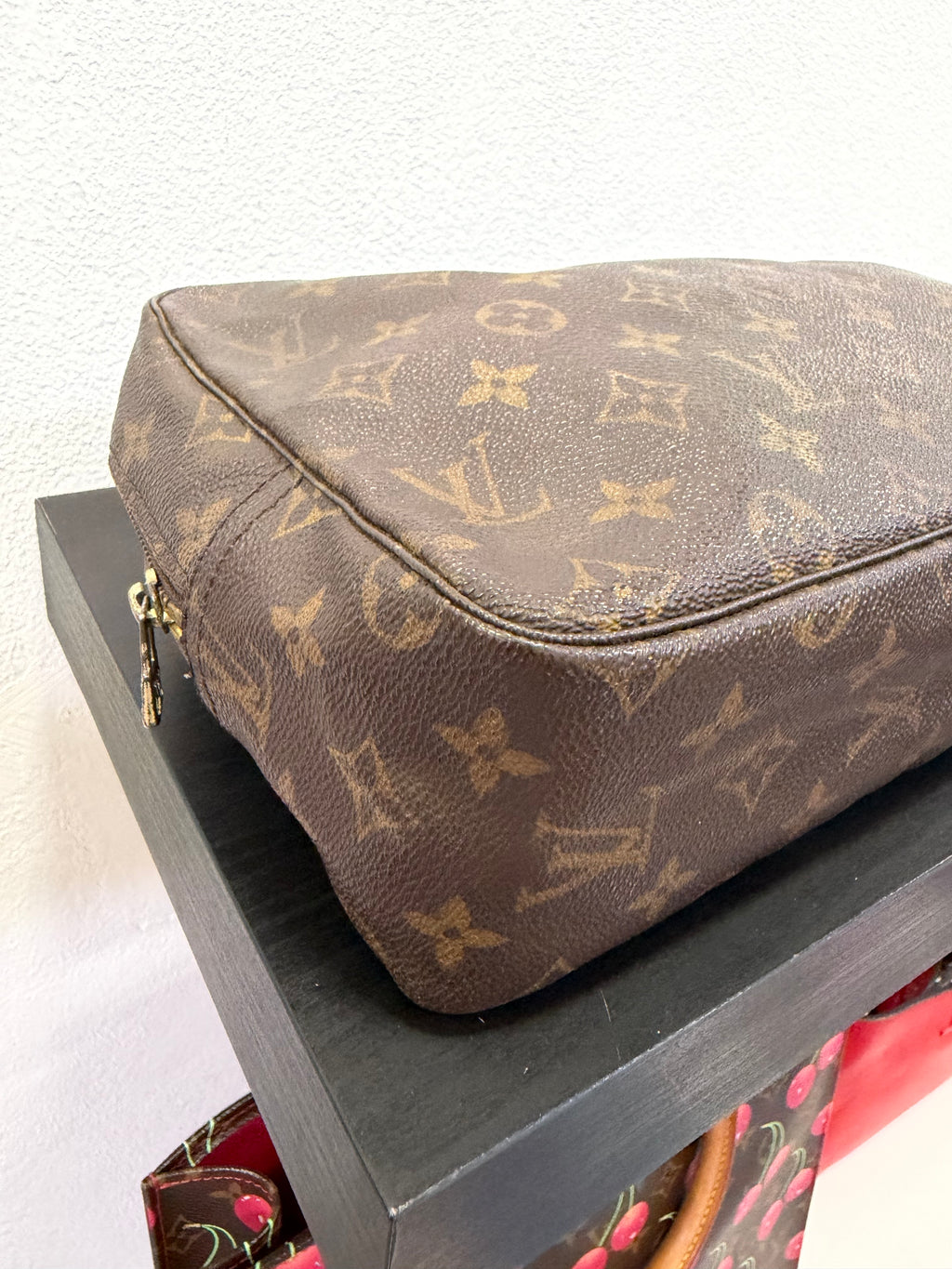 Louis Vuitton trousse 28