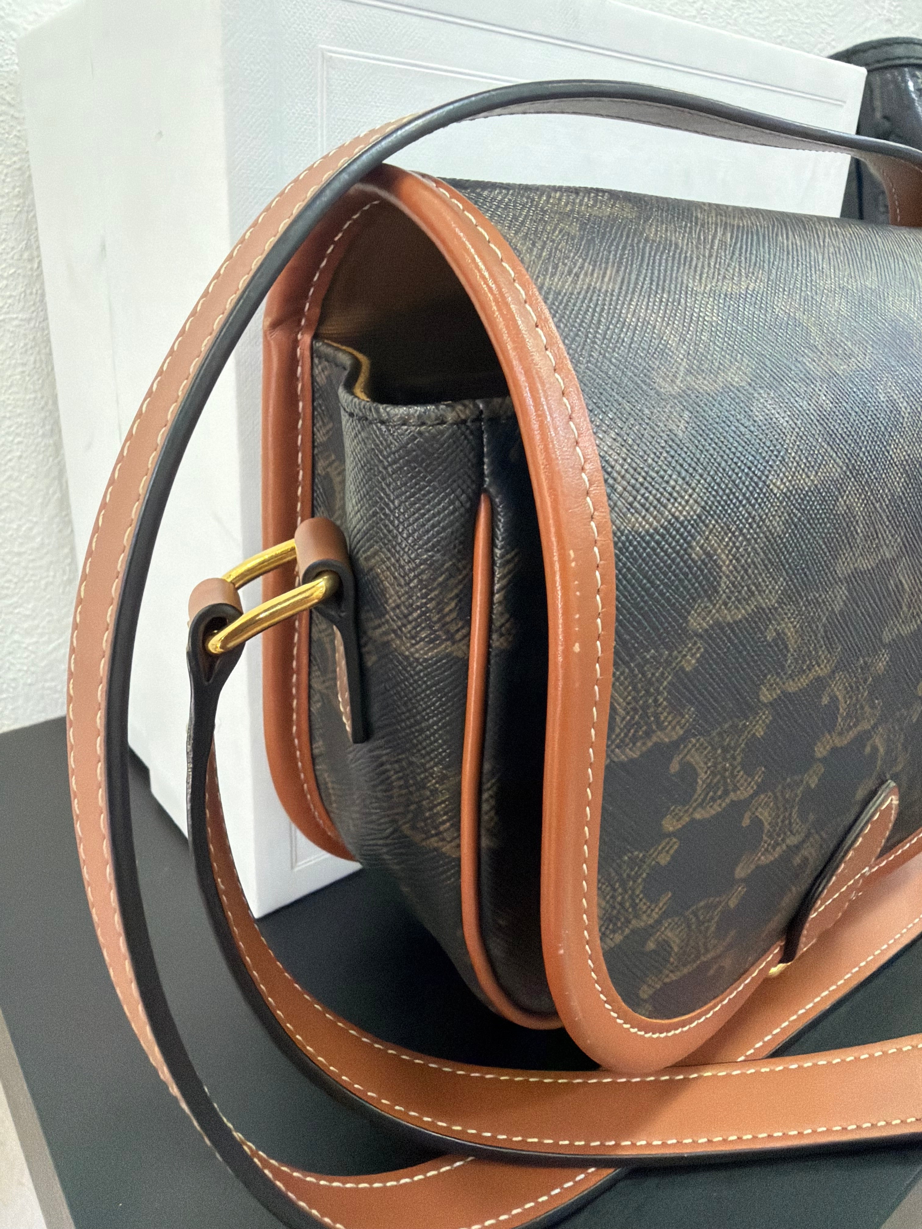 Celine Folco in tela Triomphe
