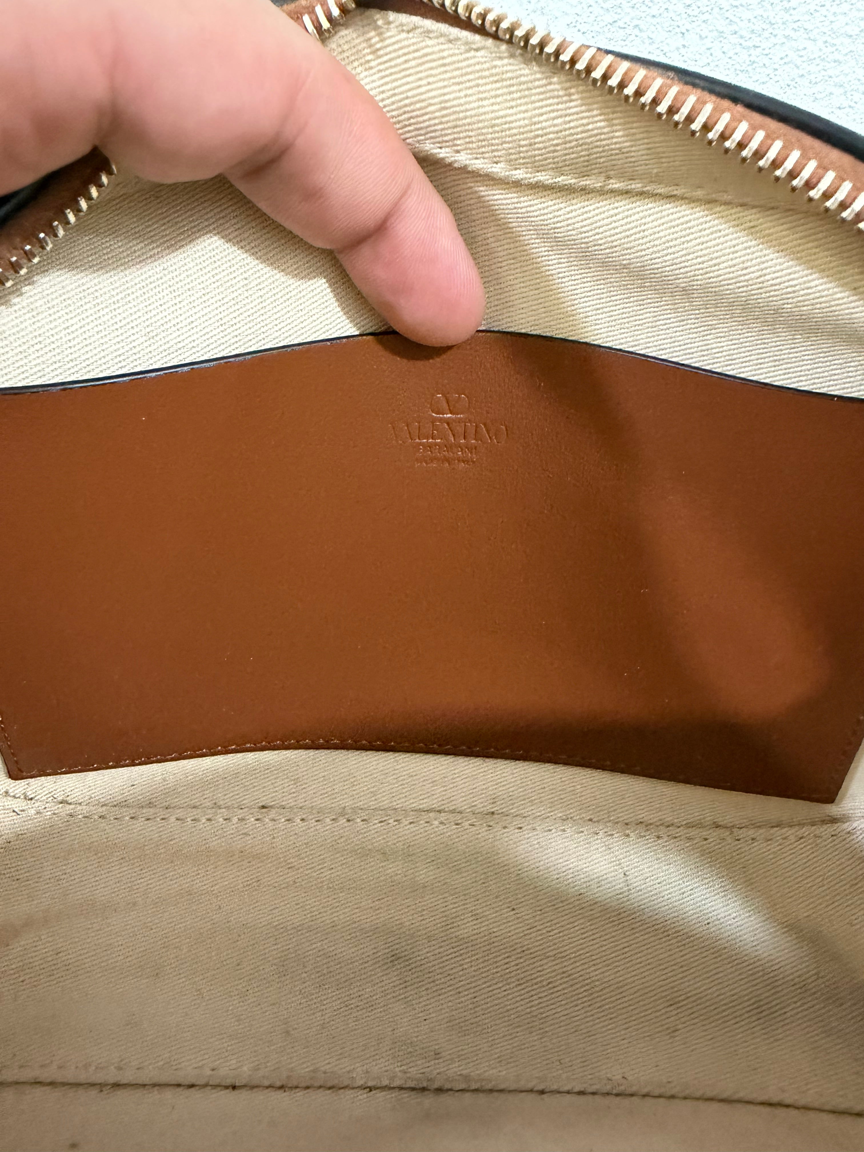 Valentino Garavani Camera Bag V Logo
