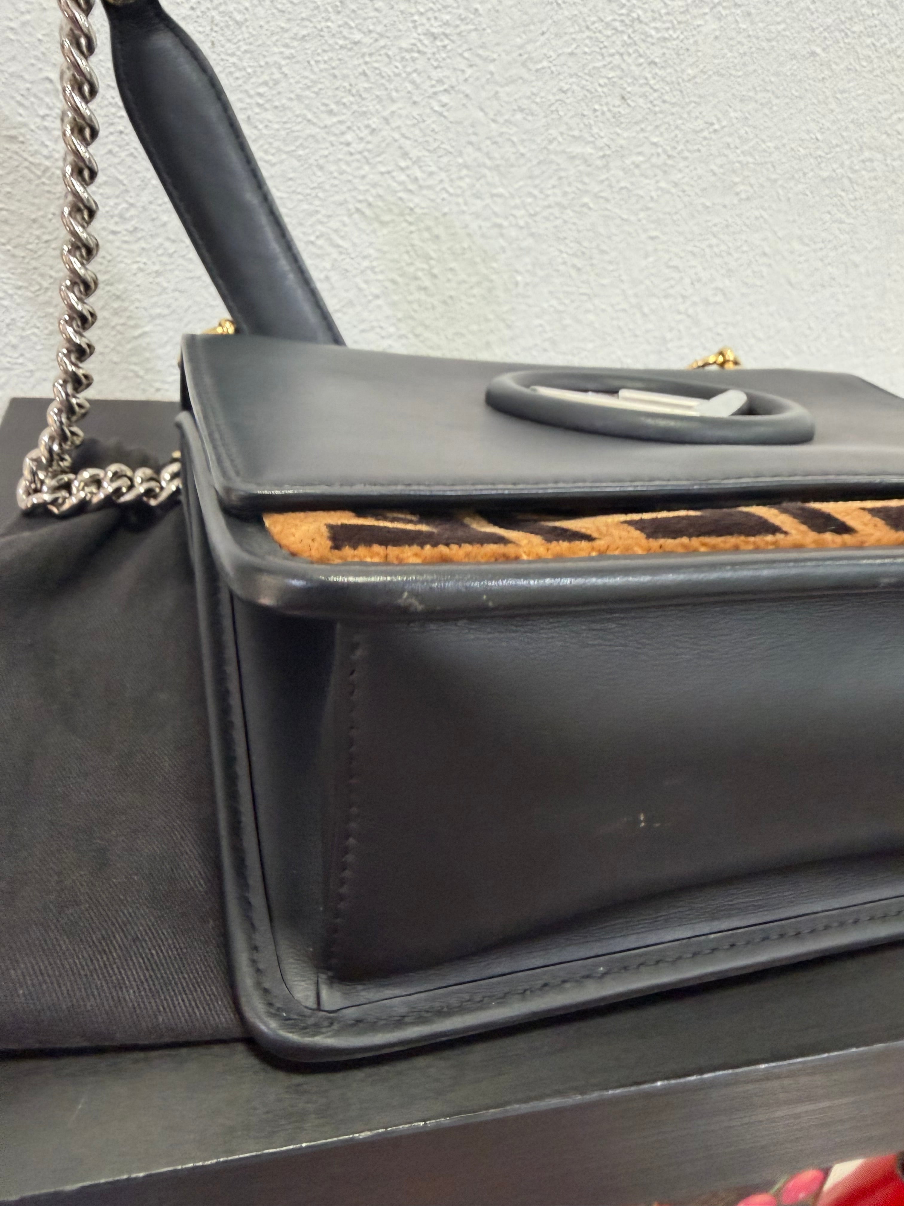 Fendi Kan I in pelle nera e velluto FF