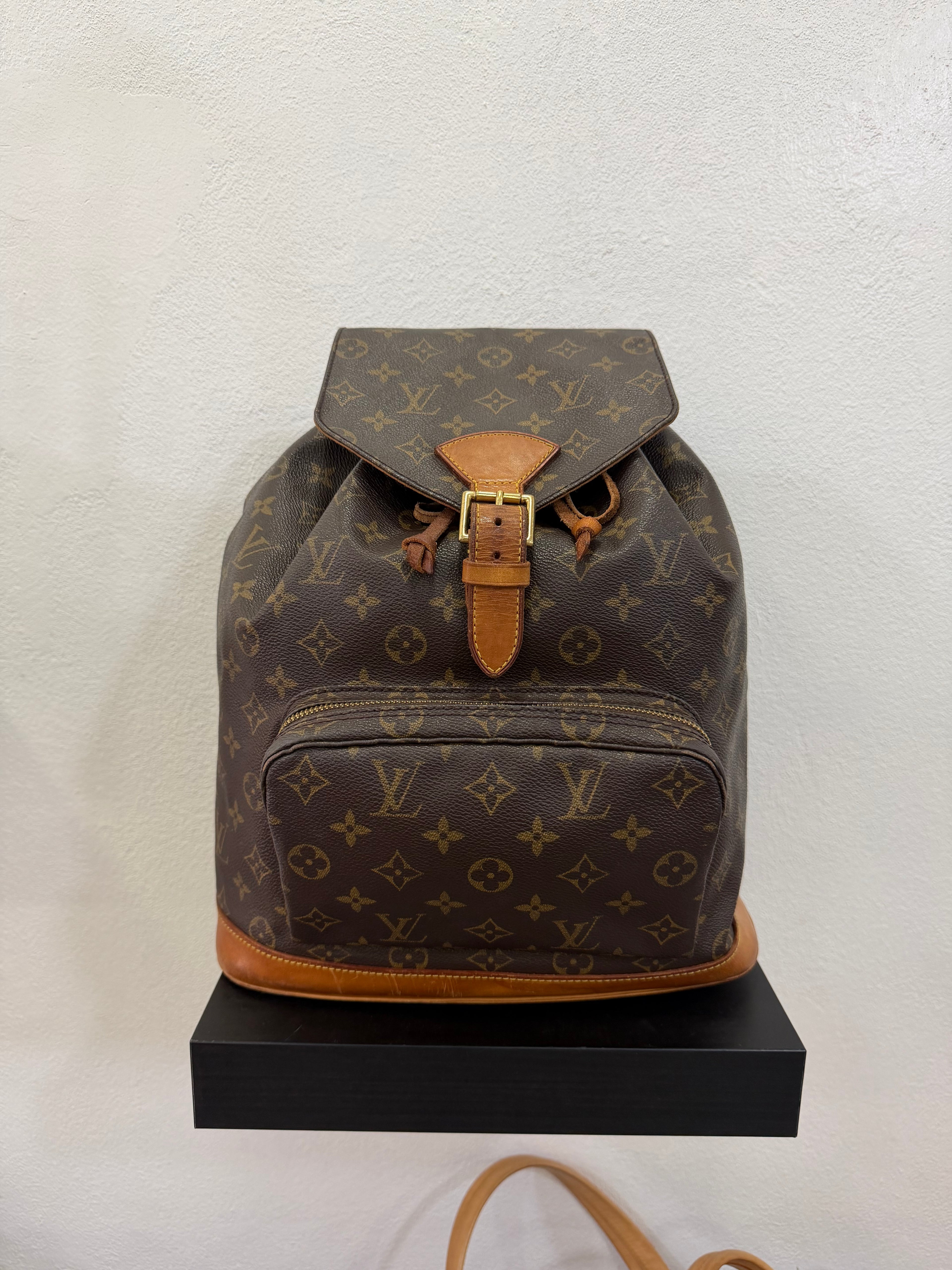 Louis Vuitton Montsouris MM