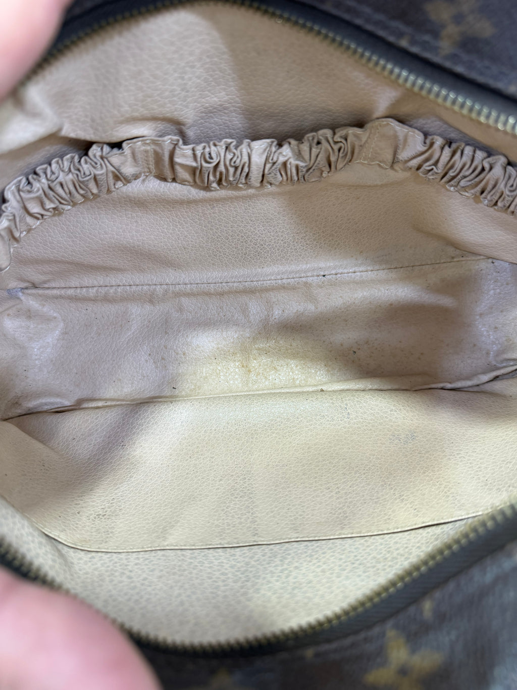 Louis Vuitton trousse 28