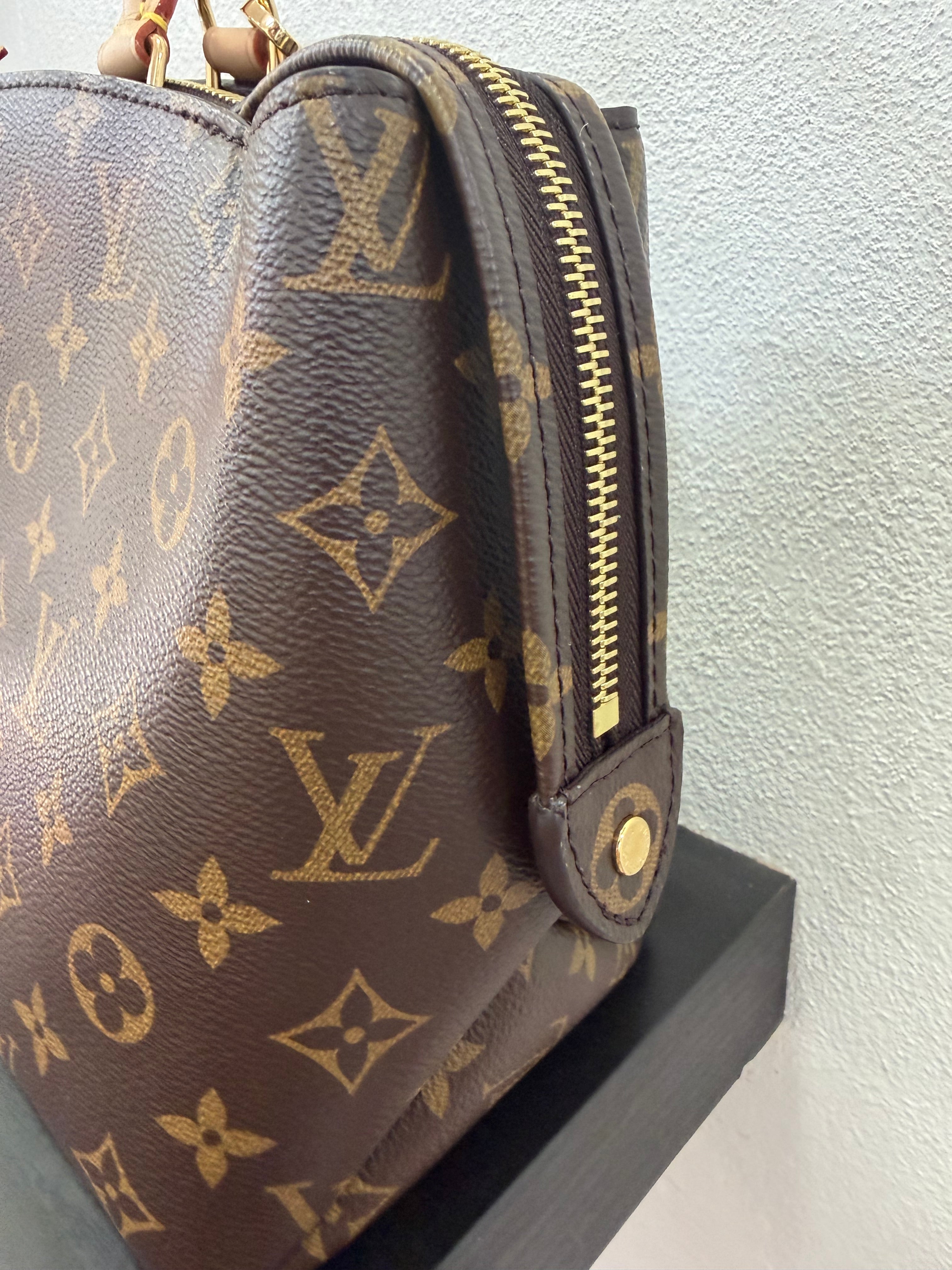 Louis Vuitton Petit Palais Monogram