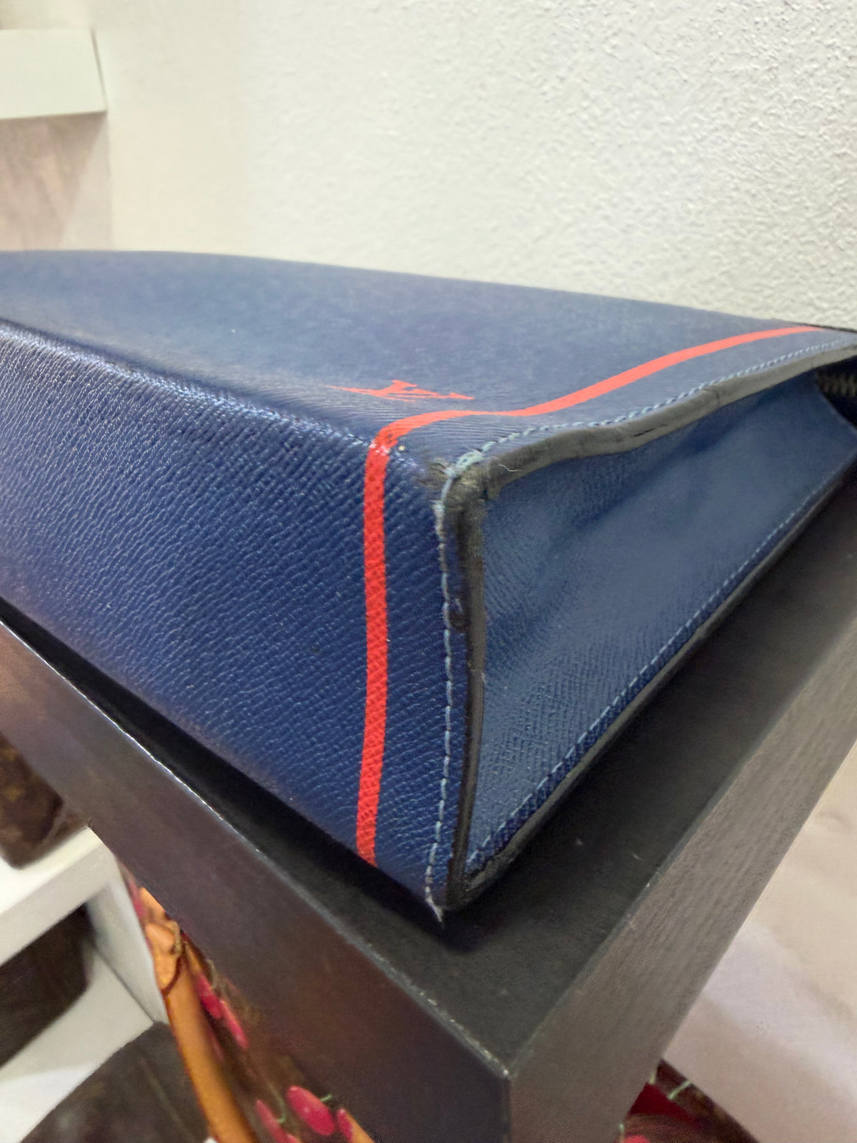 Louis Vuitton Voyage in pelle taiga blu elettrico