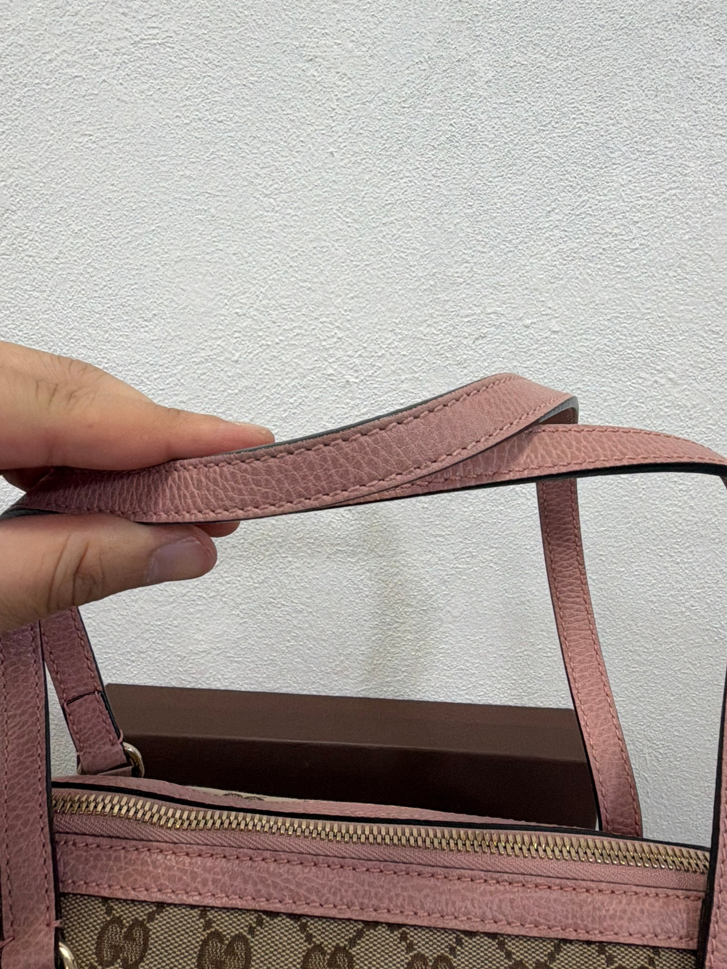 Gucci Bauletto GG supreme