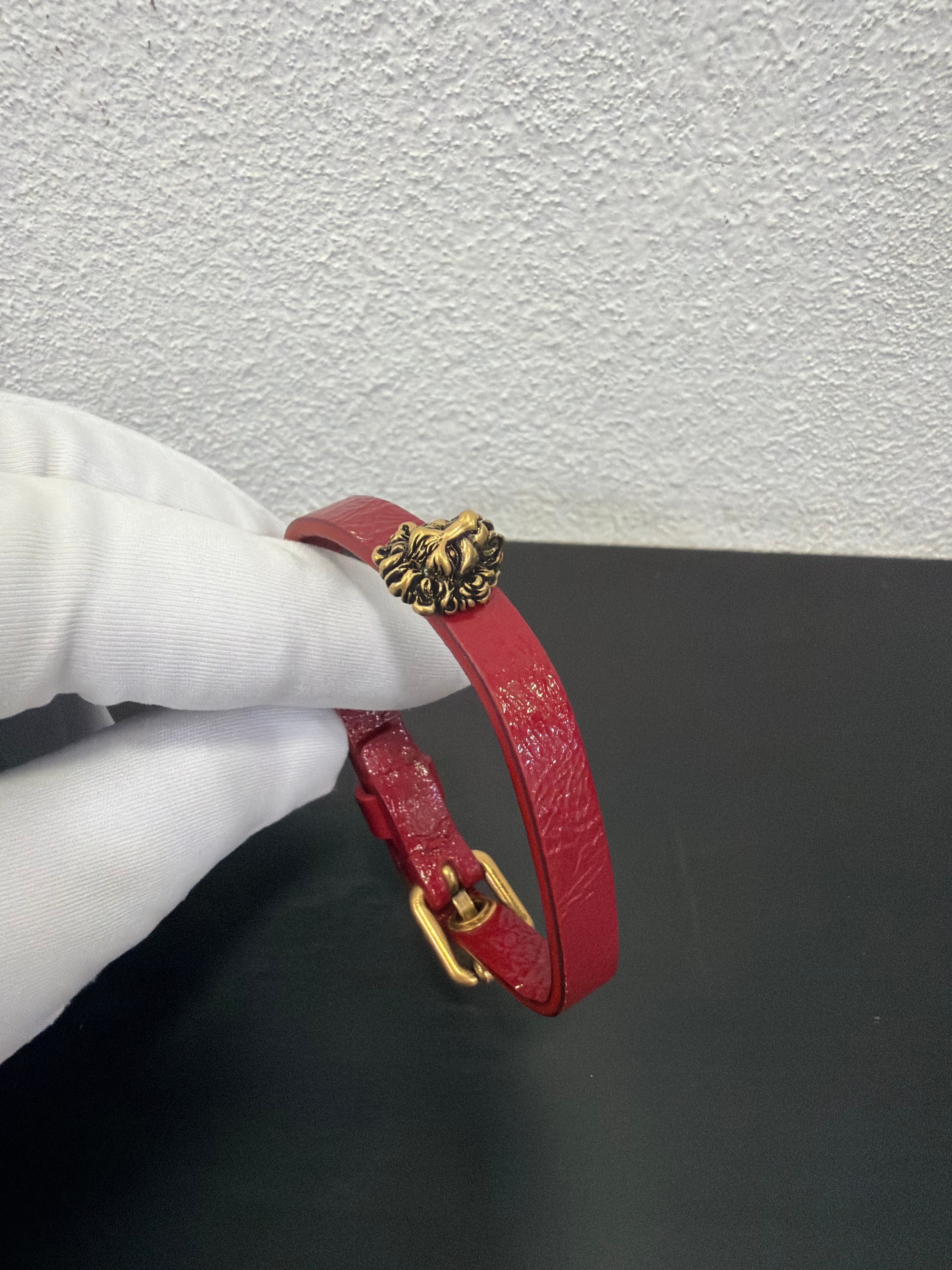 Gucci Bracciale in pelle bordeaux con Leone