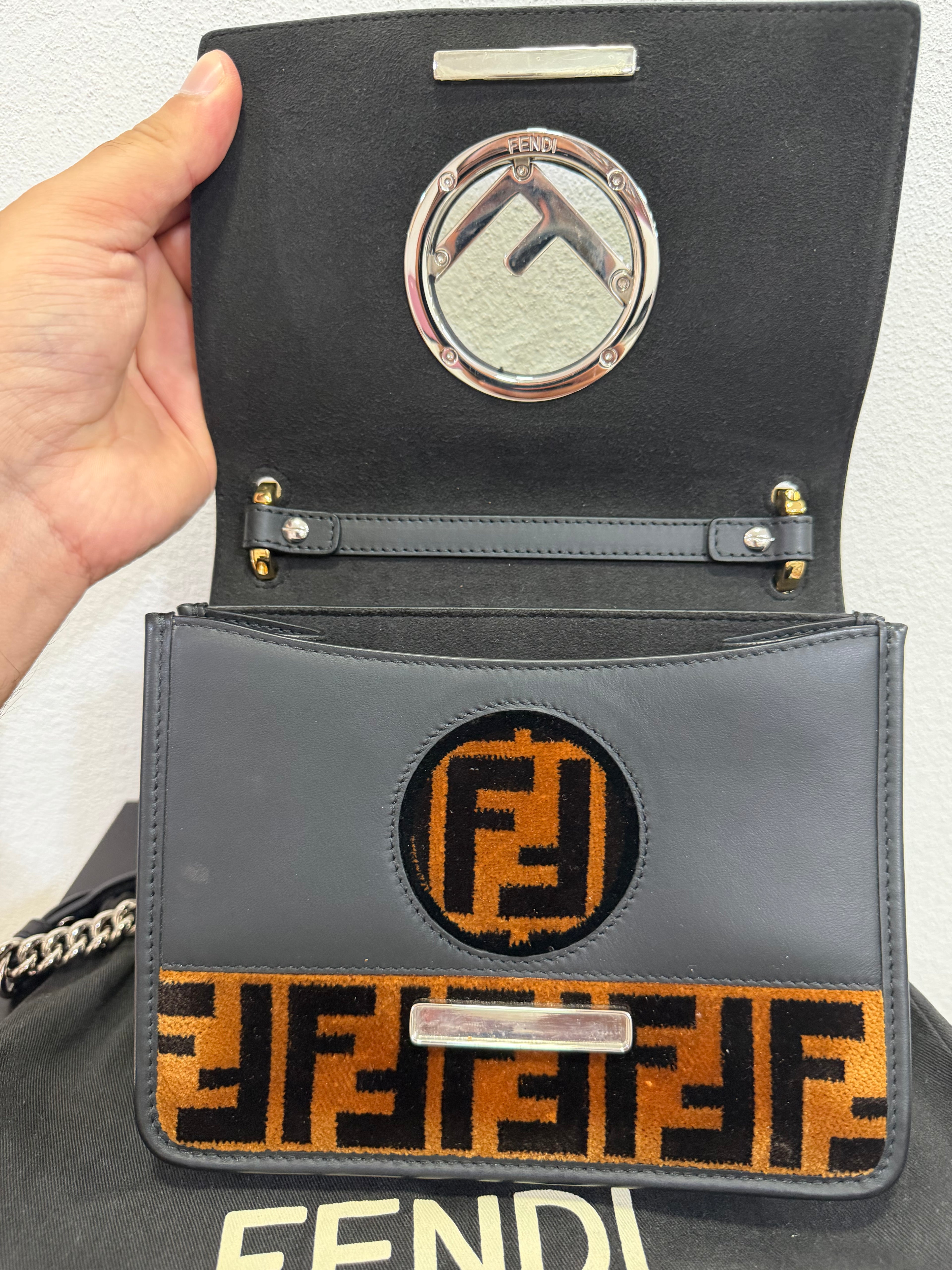 Fendi Kan I in pelle nera e velluto FF