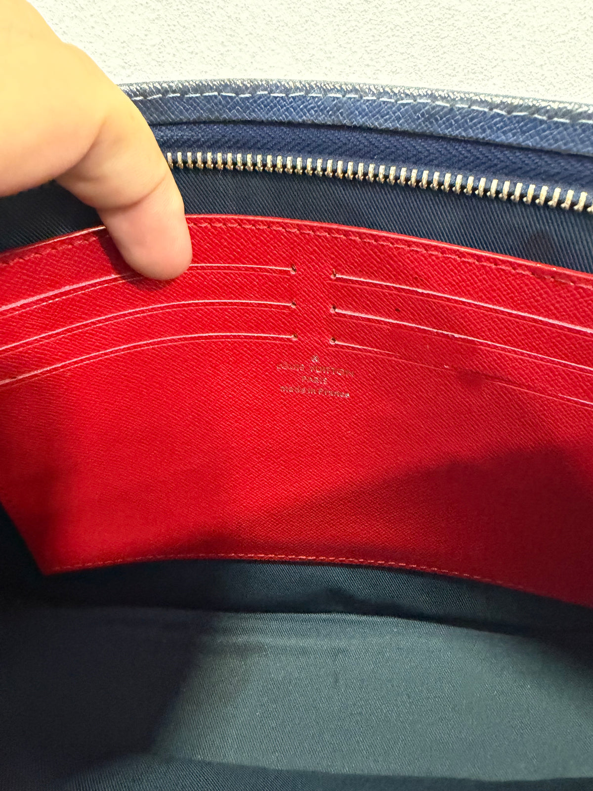 Louis Vuitton Voyage in pelle taiga blu elettrico